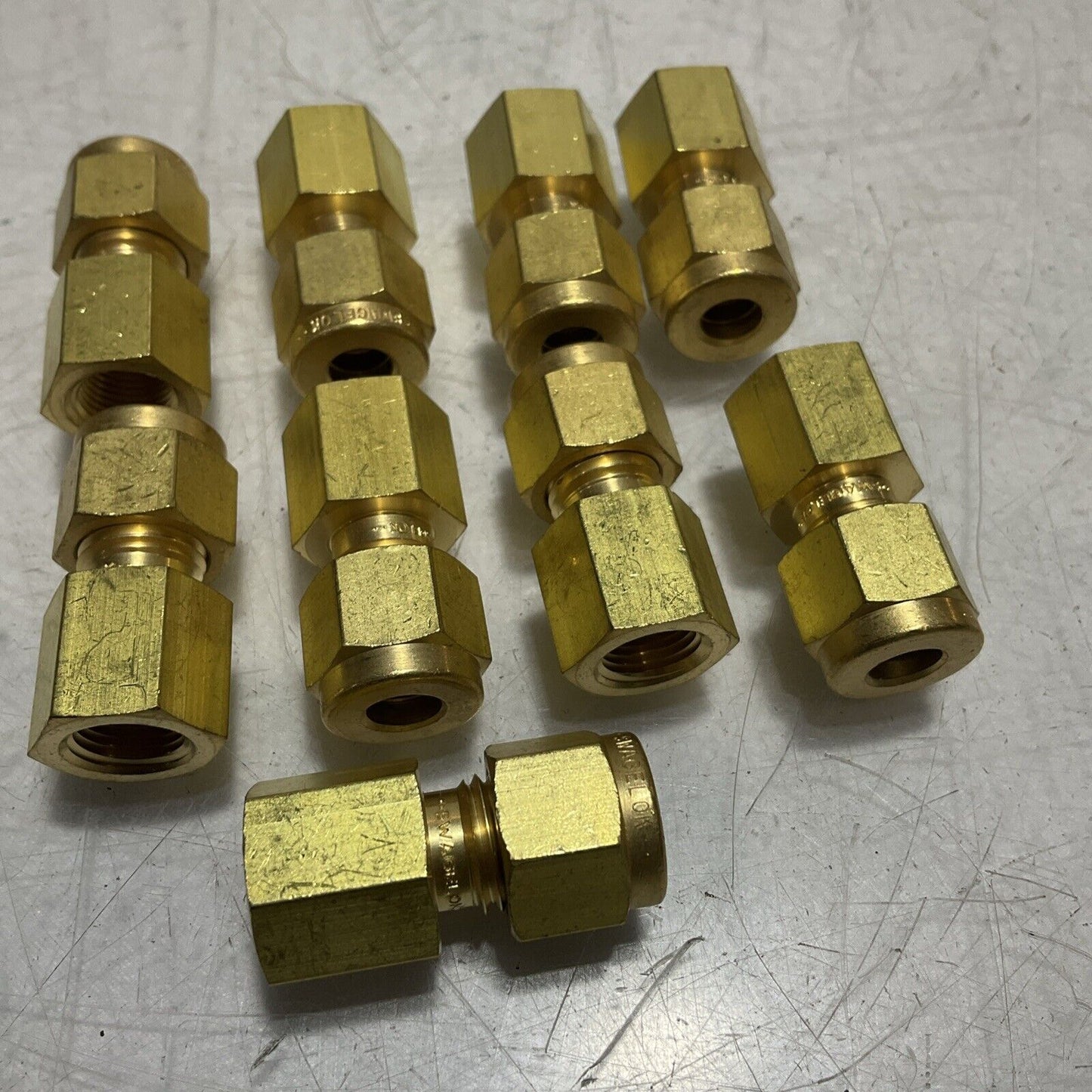 SWAGELOK B-400-7-2 BRASS TUBE FITTING CONNECTOR FPN LOT OF 9 U3S