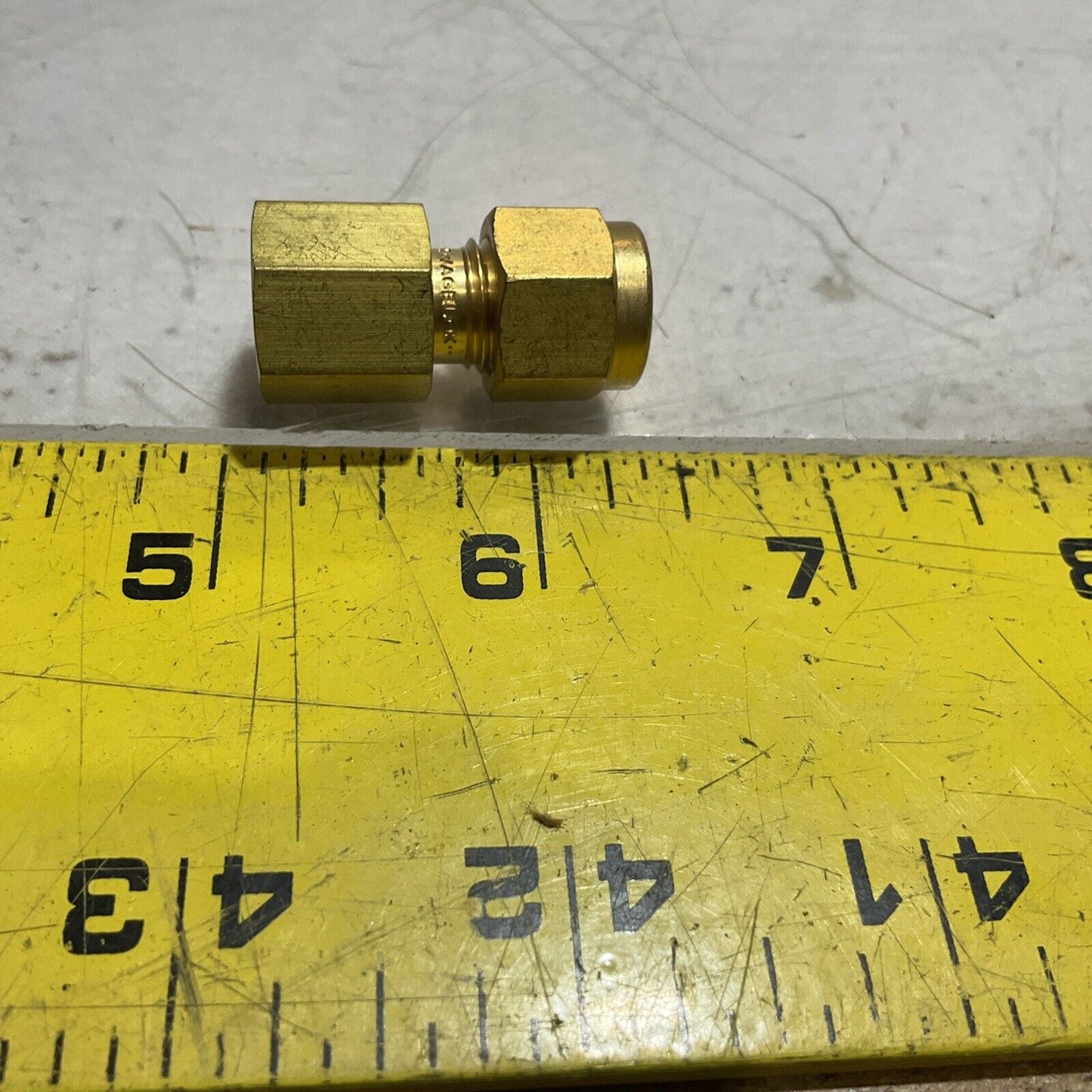 SWAGELOK B-400-7-2 BRASS TUBE FITTING CONNECTOR FPN LOT OF 9 U3S