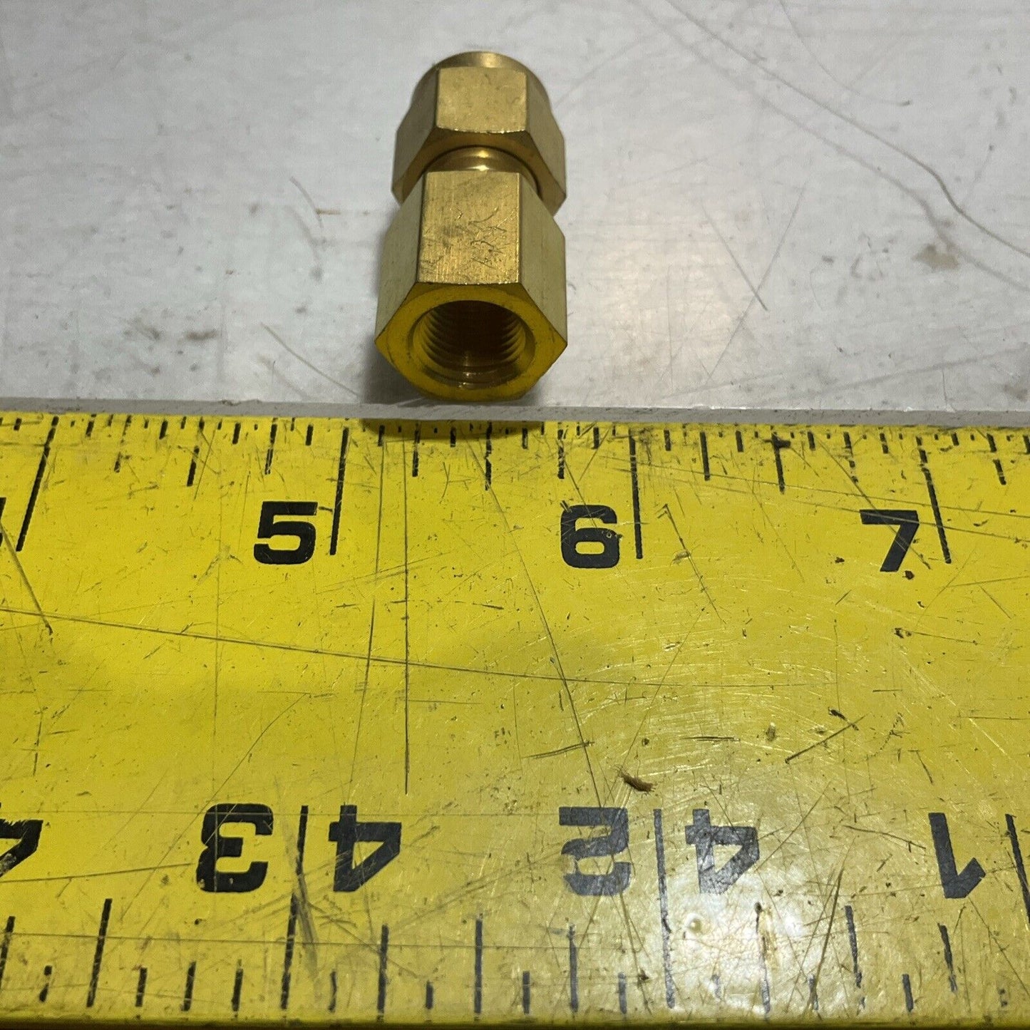 SWAGELOK B-400-7-2 BRASS TUBE FITTING CONNECTOR FPN LOT OF 9 U3S