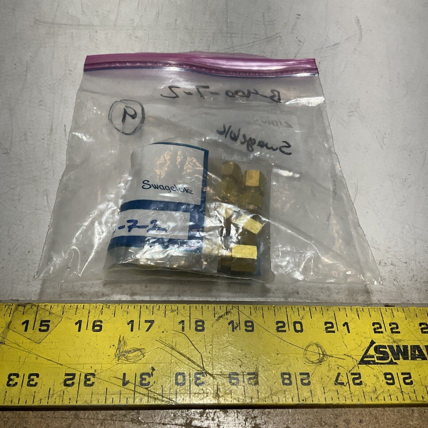 SWAGELOK B-400-7-2 BRASS TUBE FITTING CONNECTOR FPN LOT OF 9 U3S
