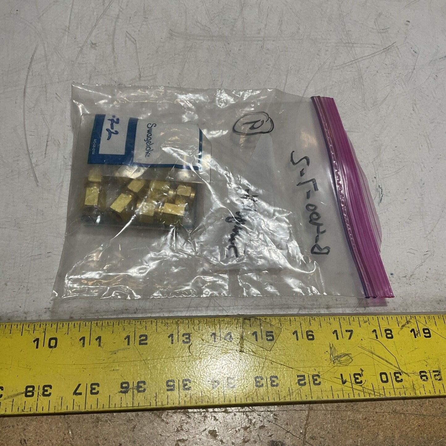 SWAGELOK B-400-7-2 BRASS TUBE FITTING CONNECTOR FPN LOT OF 9 U3S