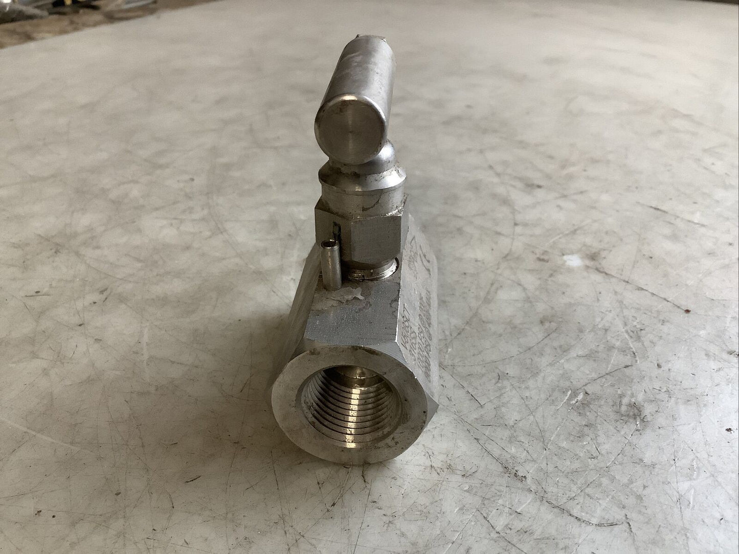 PARKER V-508SCT T-HANDLE VALVE 316SS FEMALE/FEMALE 10000PSI AT 200F 678