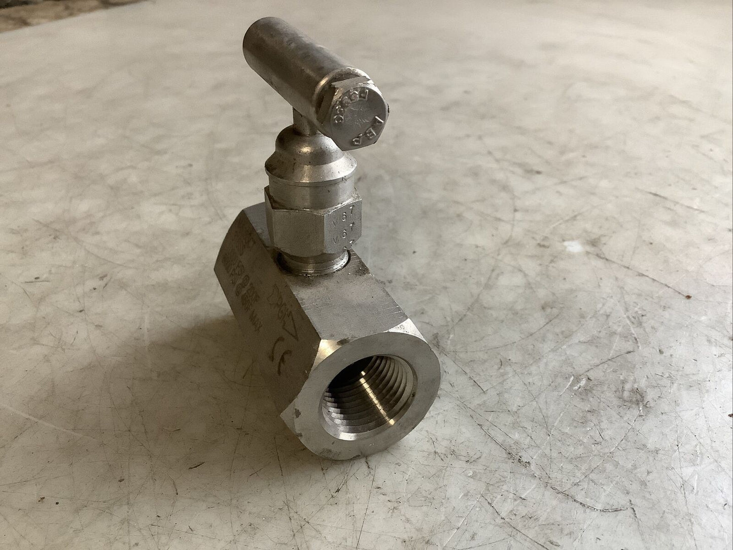 PARKER V-508SCT T-HANDLE VALVE 316SS FEMALE/FEMALE 10000PSI AT 200F 678