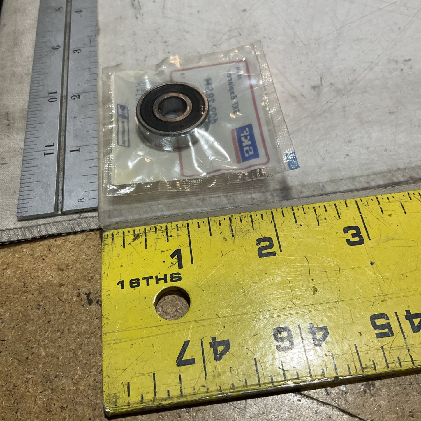 SKF  609-2RSH DEEP GROOVE BALL  BEARING SEAL LOT OF  4 U3S