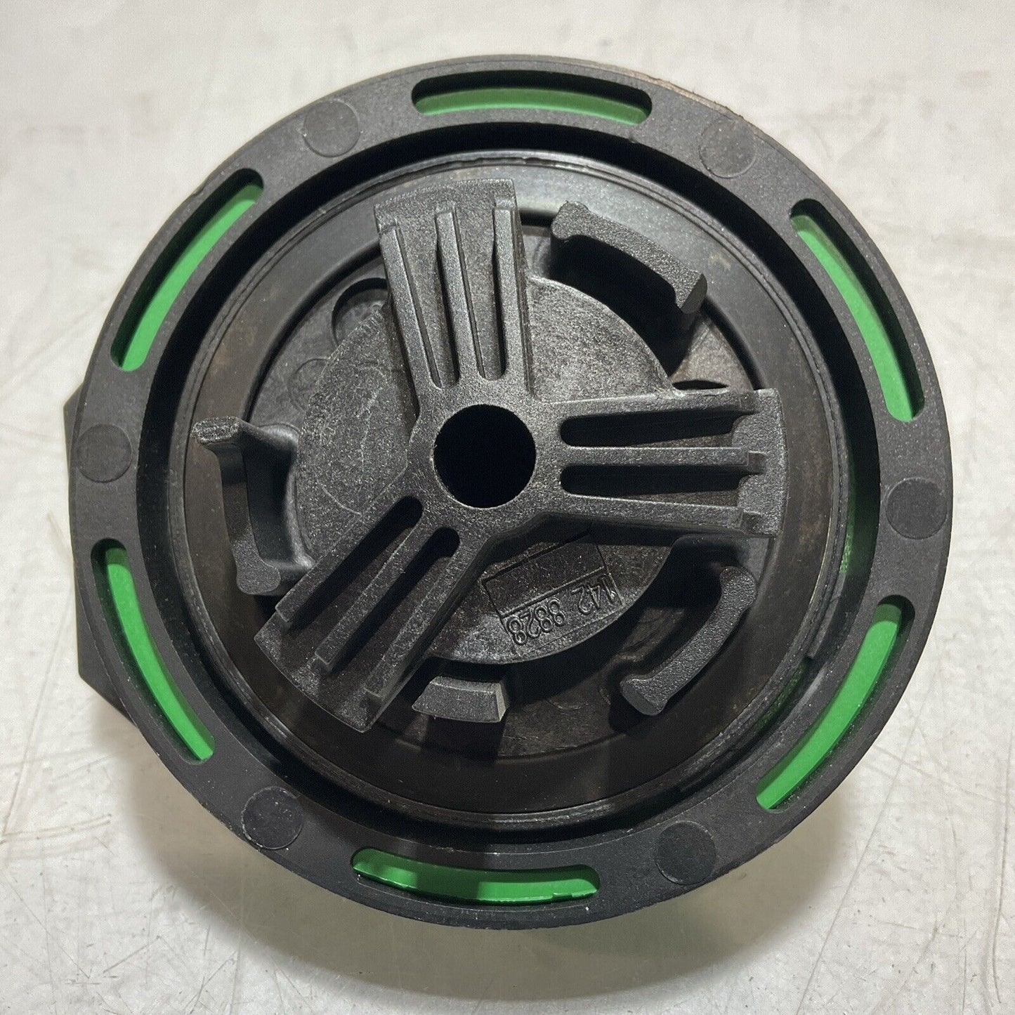 CAT-CATTERPILLAR 142-8828 BLACK AND GREEN LOCKABLE HYDRAULIC NON-VENT CAP U3S