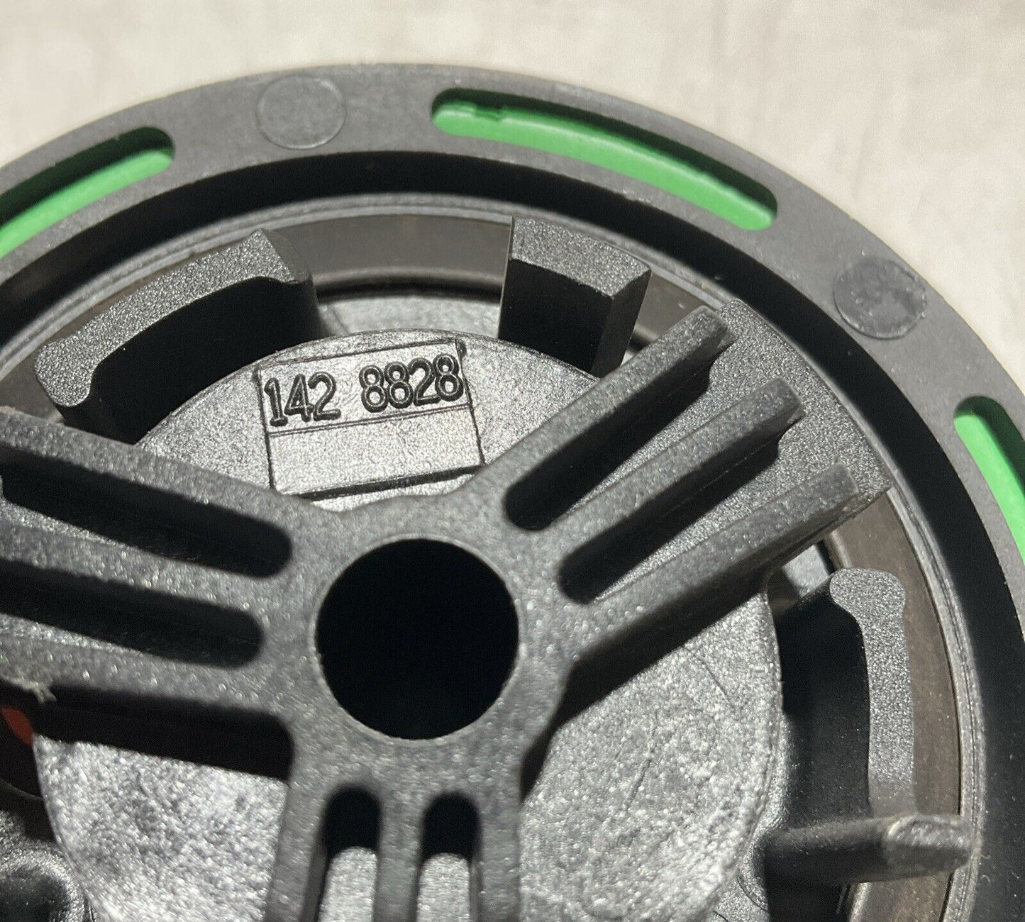 CAT-CATTERPILLAR 142-8828 BLACK AND GREEN LOCKABLE HYDRAULIC NON-VENT CAP U3S