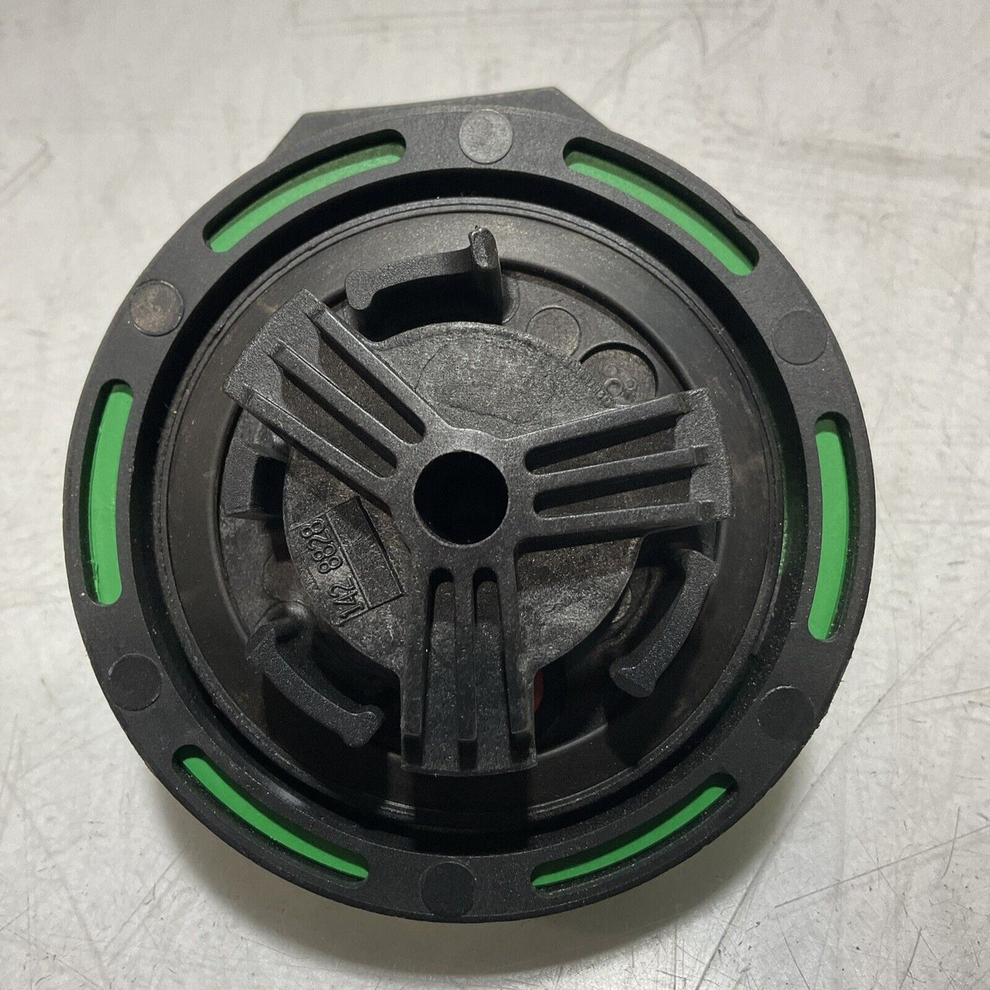 CAT-CATTERPILLAR 142-8828 BLACK AND GREEN LOCKABLE HYDRAULIC NON-VENT CAP U3S