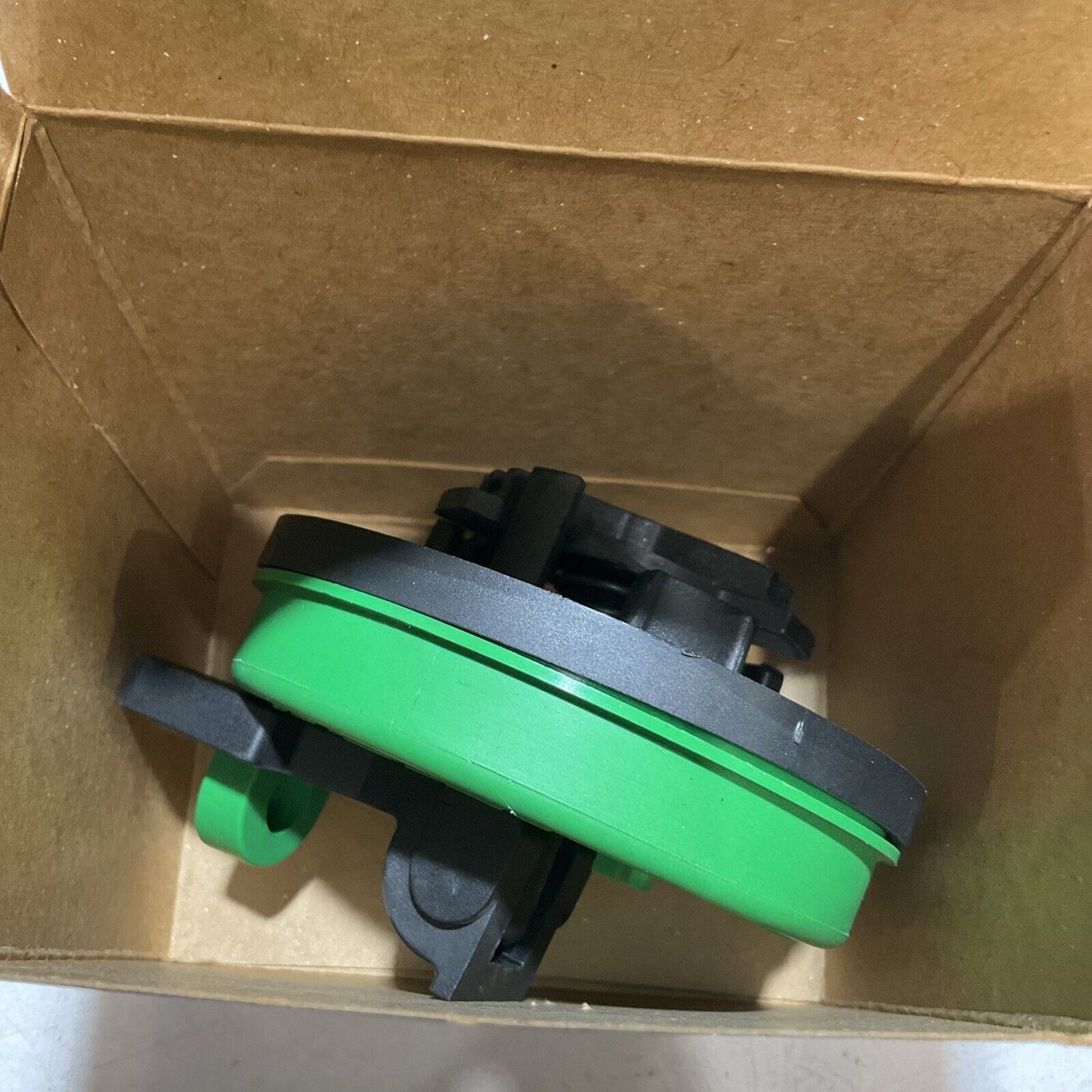 CAT-CATTERPILLAR 142-8828 BLACK AND GREEN LOCKABLE HYDRAULIC NON-VENT CAP U3S