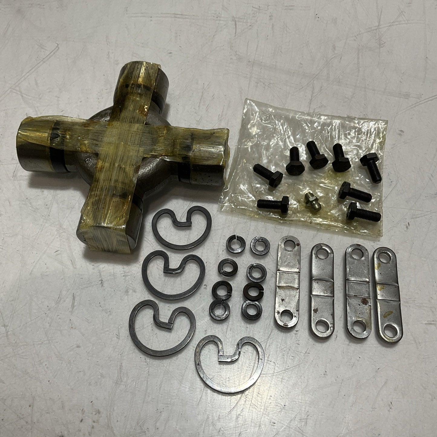 CATERPILLAR OEM 8V6435 SPIDER BEARING ASSEMBLY KIT 476