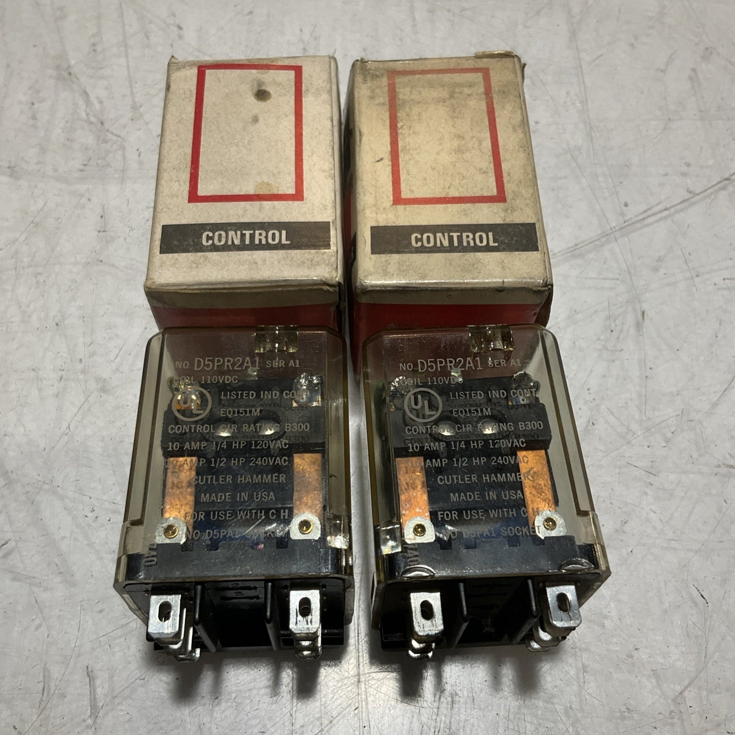 CUTLER-HAMMER D5PR2A1 GENERAL PURPOSE PLUG-IN RELAY SOCKER LOT OF 2 U3S