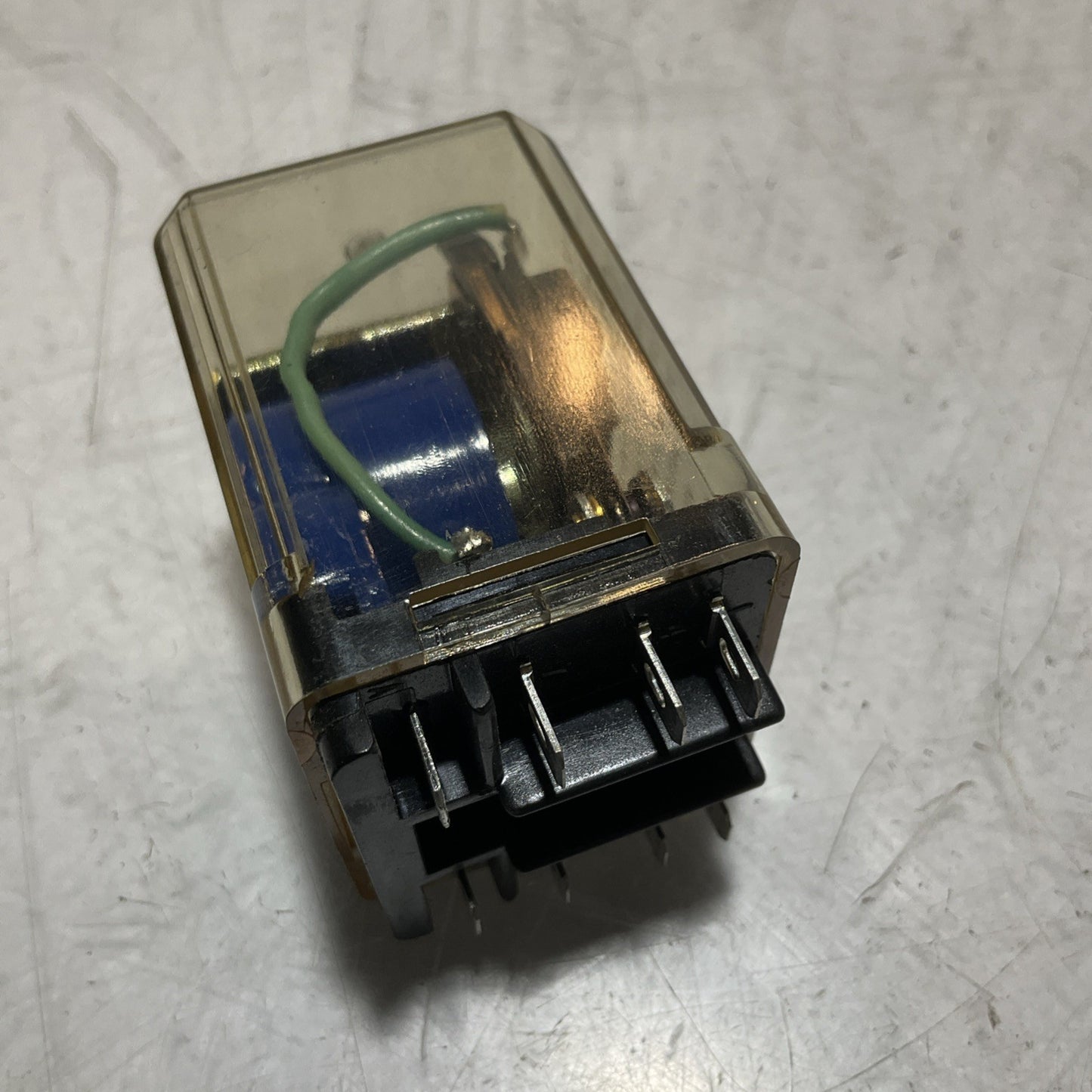 CUTLER-HAMMER D5PR2A1 GENERAL PURPOSE PLUG-IN RELAY SOCKER LOT OF 2 U3S