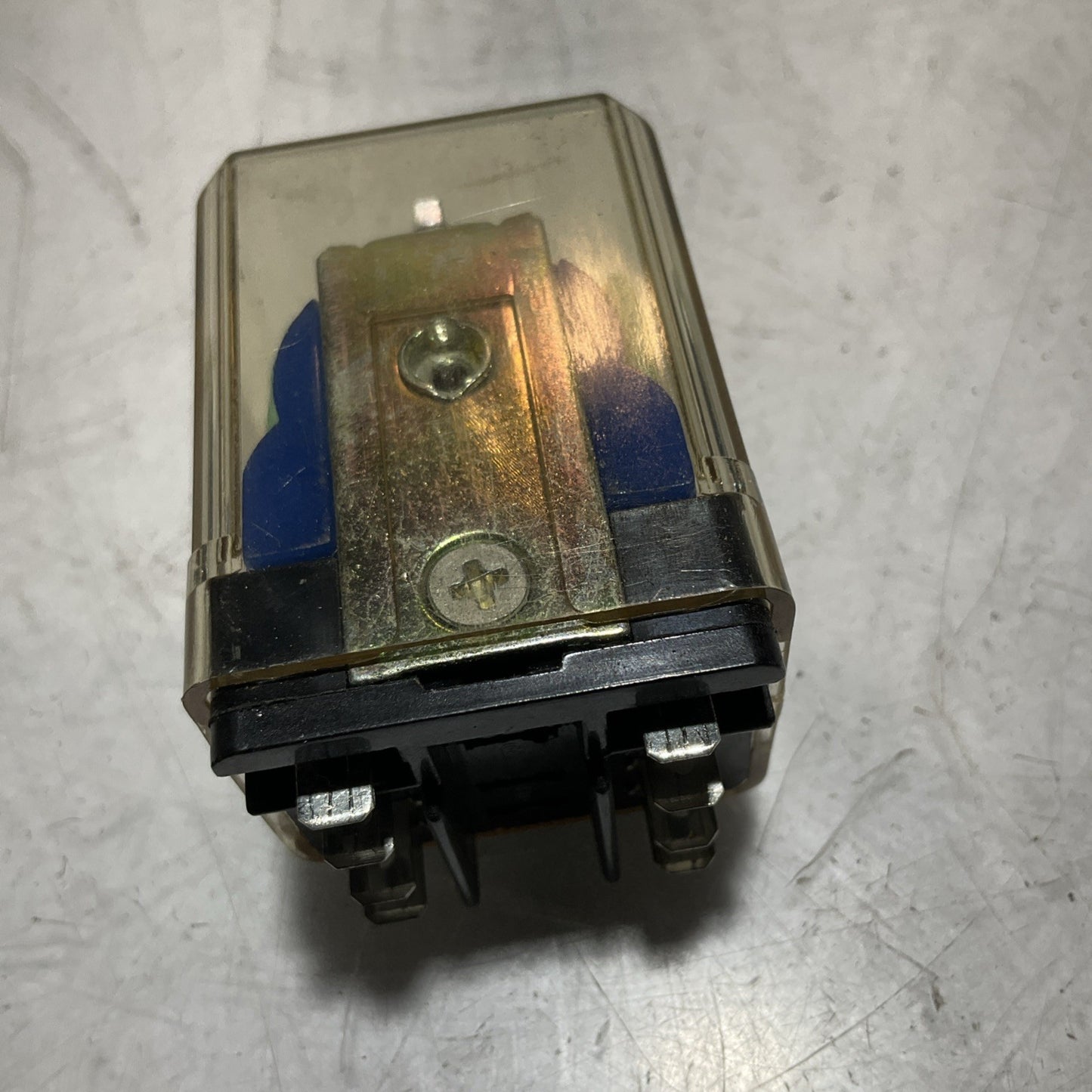 CUTLER-HAMMER D5PR2A1 GENERAL PURPOSE PLUG-IN RELAY SOCKER LOT OF 2 U3S