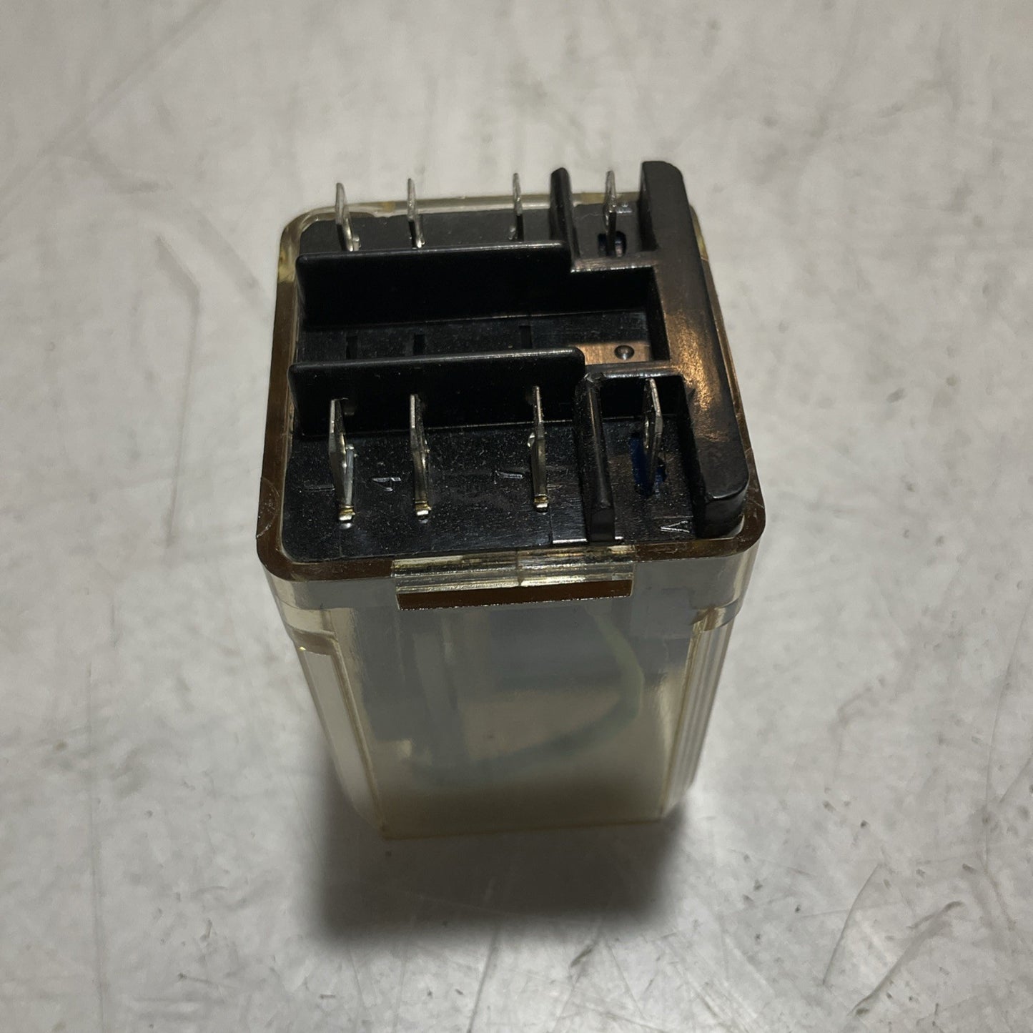 CUTLER-HAMMER D5PR2A1 GENERAL PURPOSE PLUG-IN RELAY SOCKER LOT OF 2 U3S