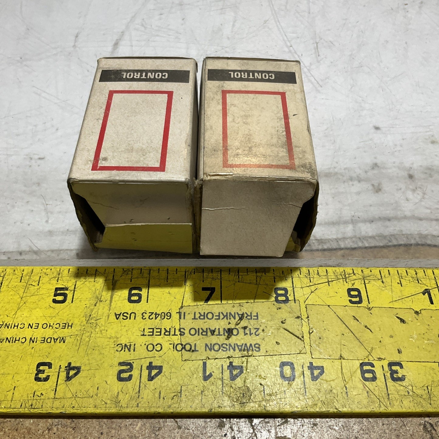 CUTLER-HAMMER D5PR2A1 GENERAL PURPOSE PLUG-IN RELAY SOCKER LOT OF 2 U3S