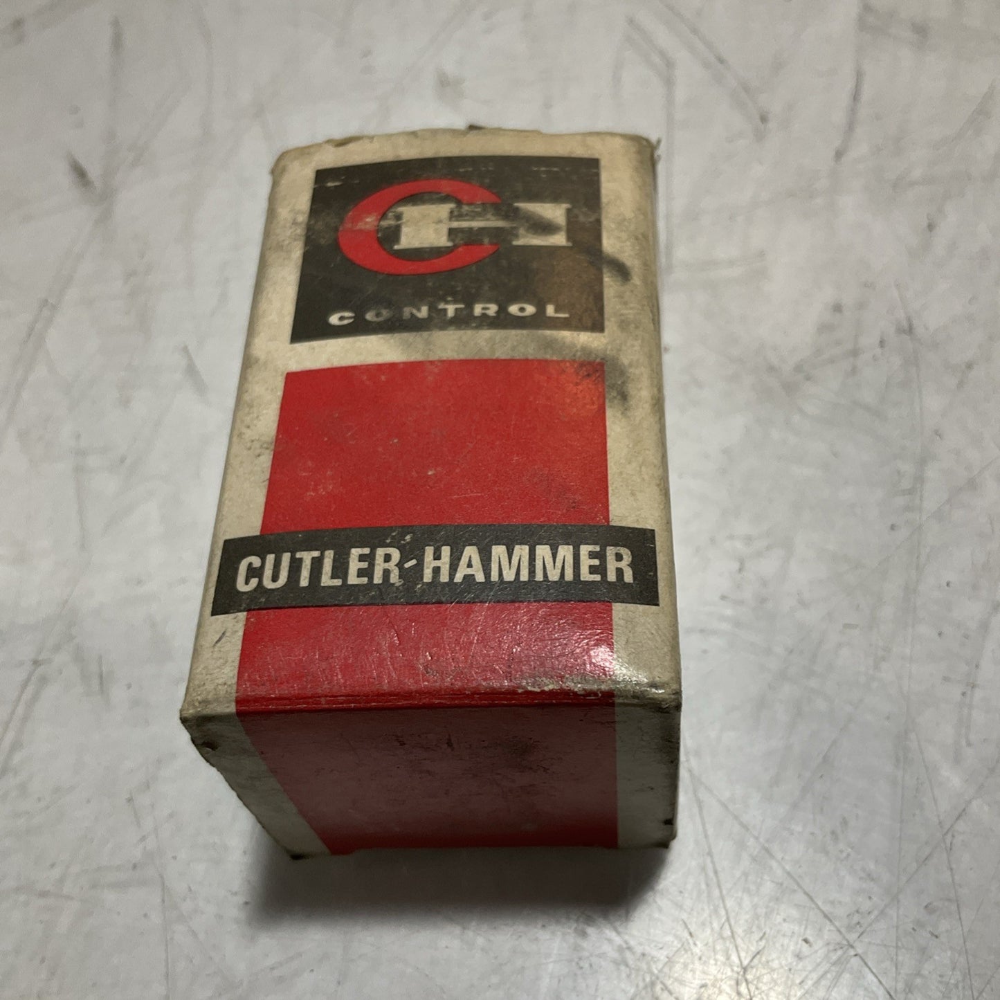 CUTLER-HAMMER D5PR2A1 GENERAL PURPOSE PLUG-IN RELAY SOCKER LOT OF 2 U3S