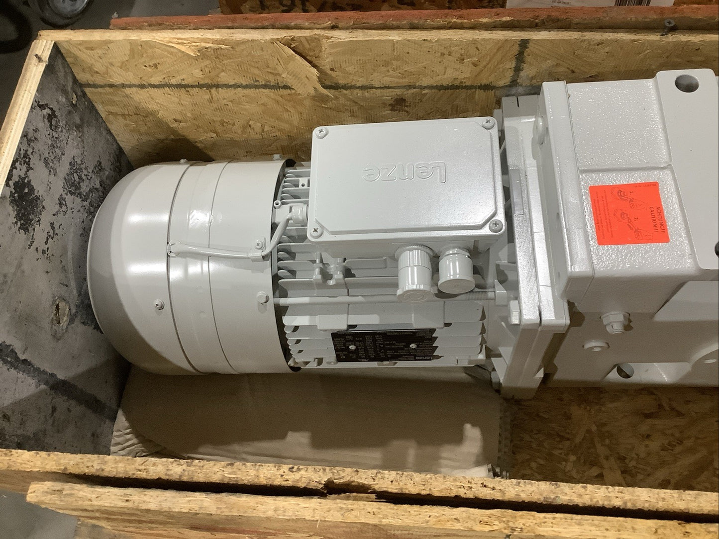 LENZE EN60034 GEARMOTOR IN CRATE GKS07-3M VBR 112C22 U3S