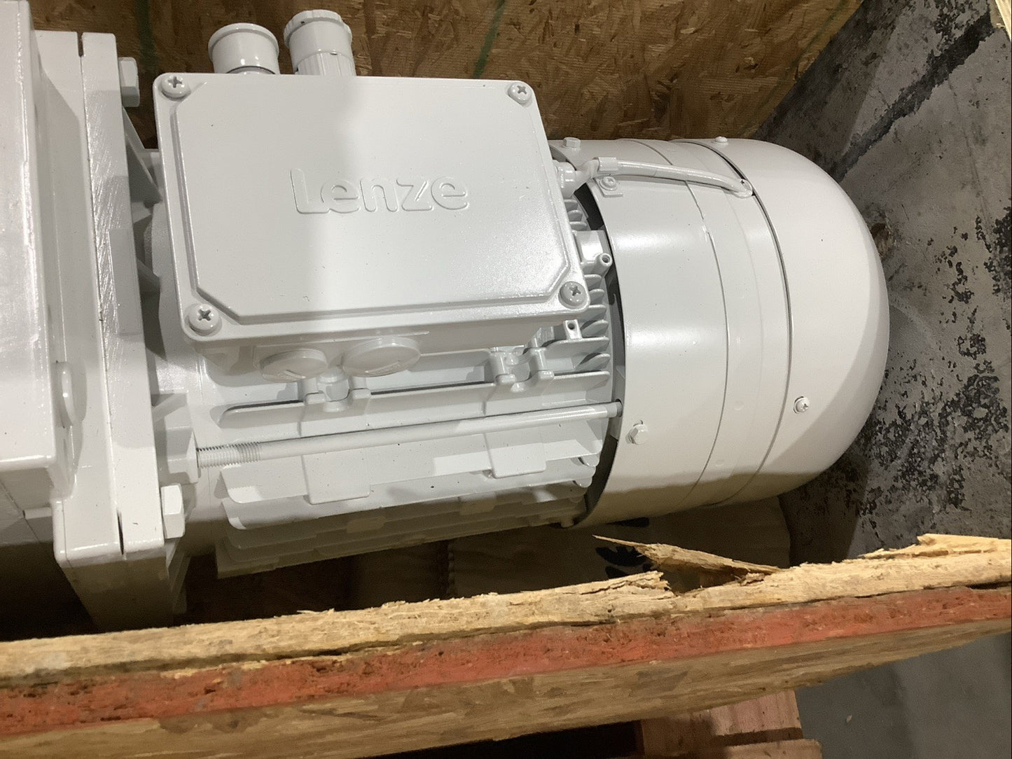 LENZE EN60034 GEARMOTOR IN CRATE GKS07-3M VBR 112C22 U3S