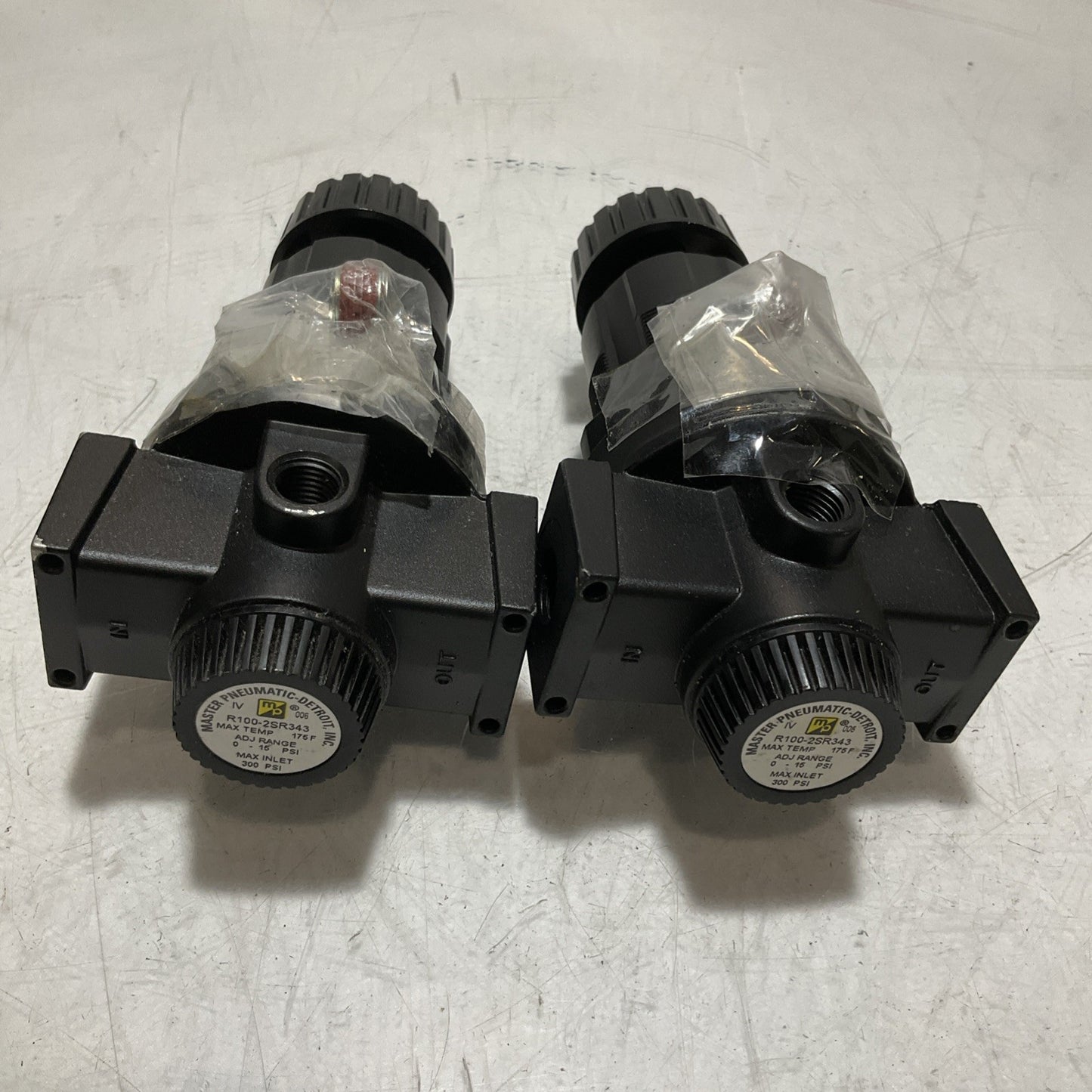 MASTER PNEUMATIC-DETROIT R100-2SR343 REGULATOR 1/4 MAX 175F LOT OF 2 U3S