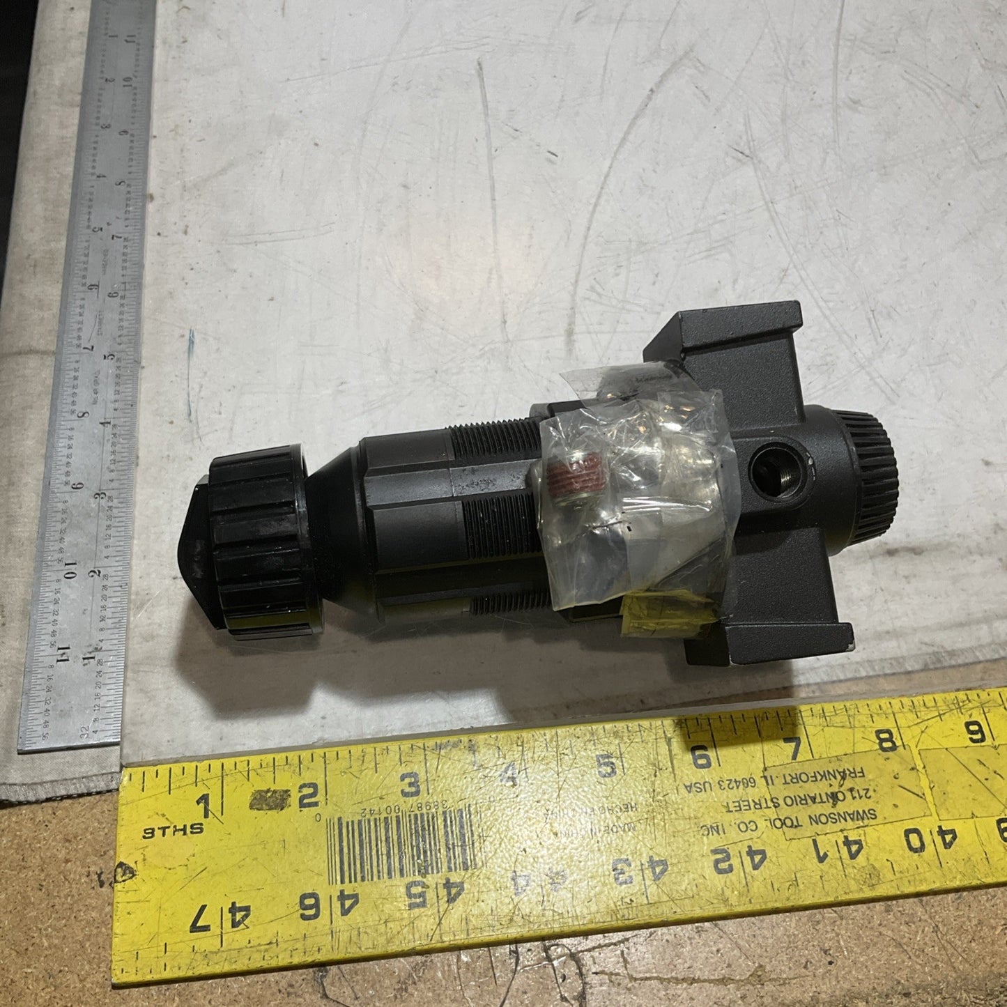 MASTER PNEUMATIC-DETROIT R100-2SR343 REGULATOR 1/4 MAX 175F LOT OF 2 U3S