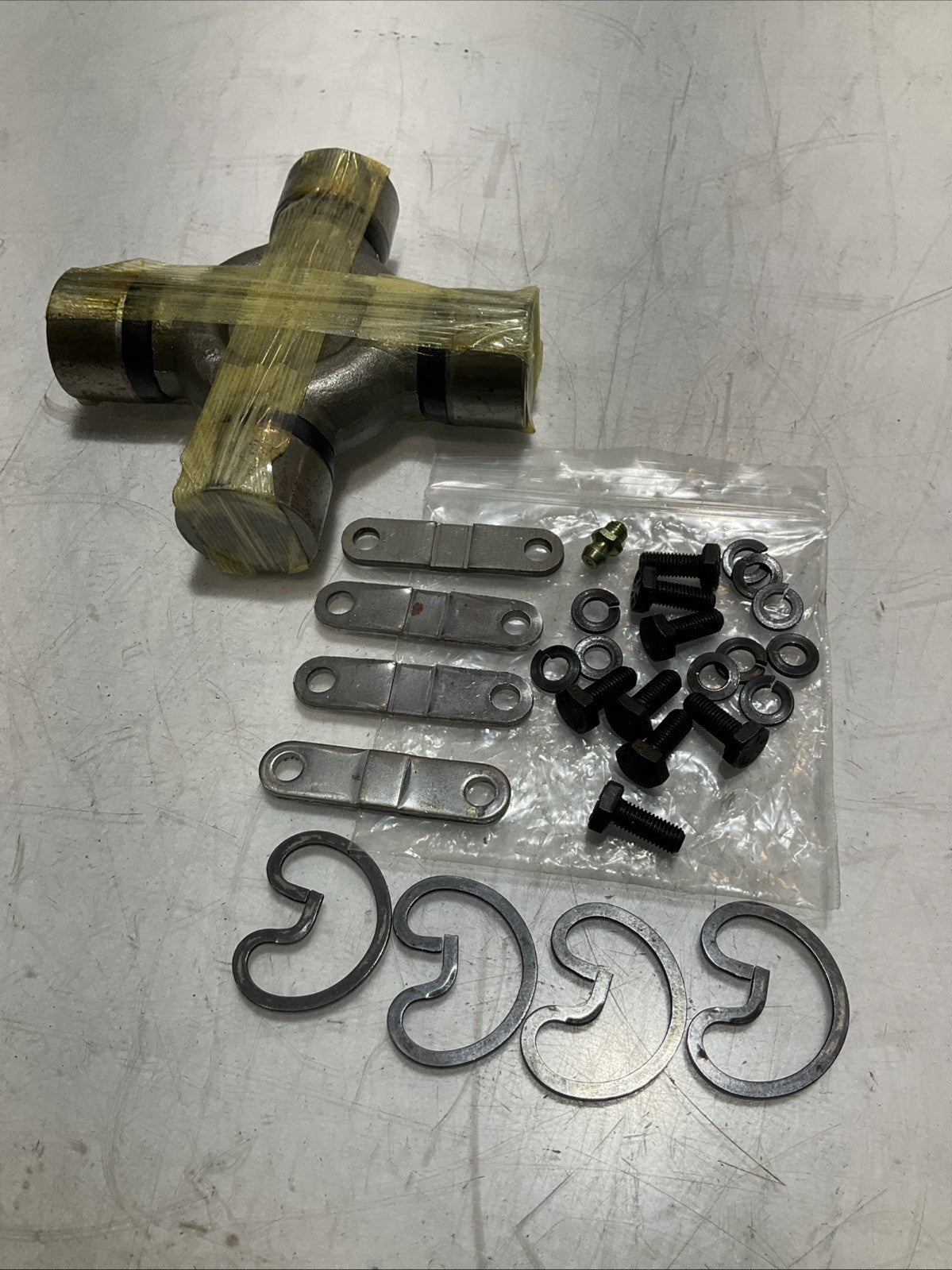 CATERPILLAR- CAT OEM 8V6435 SPIDER BEARING ASSEMBLY KIT 476