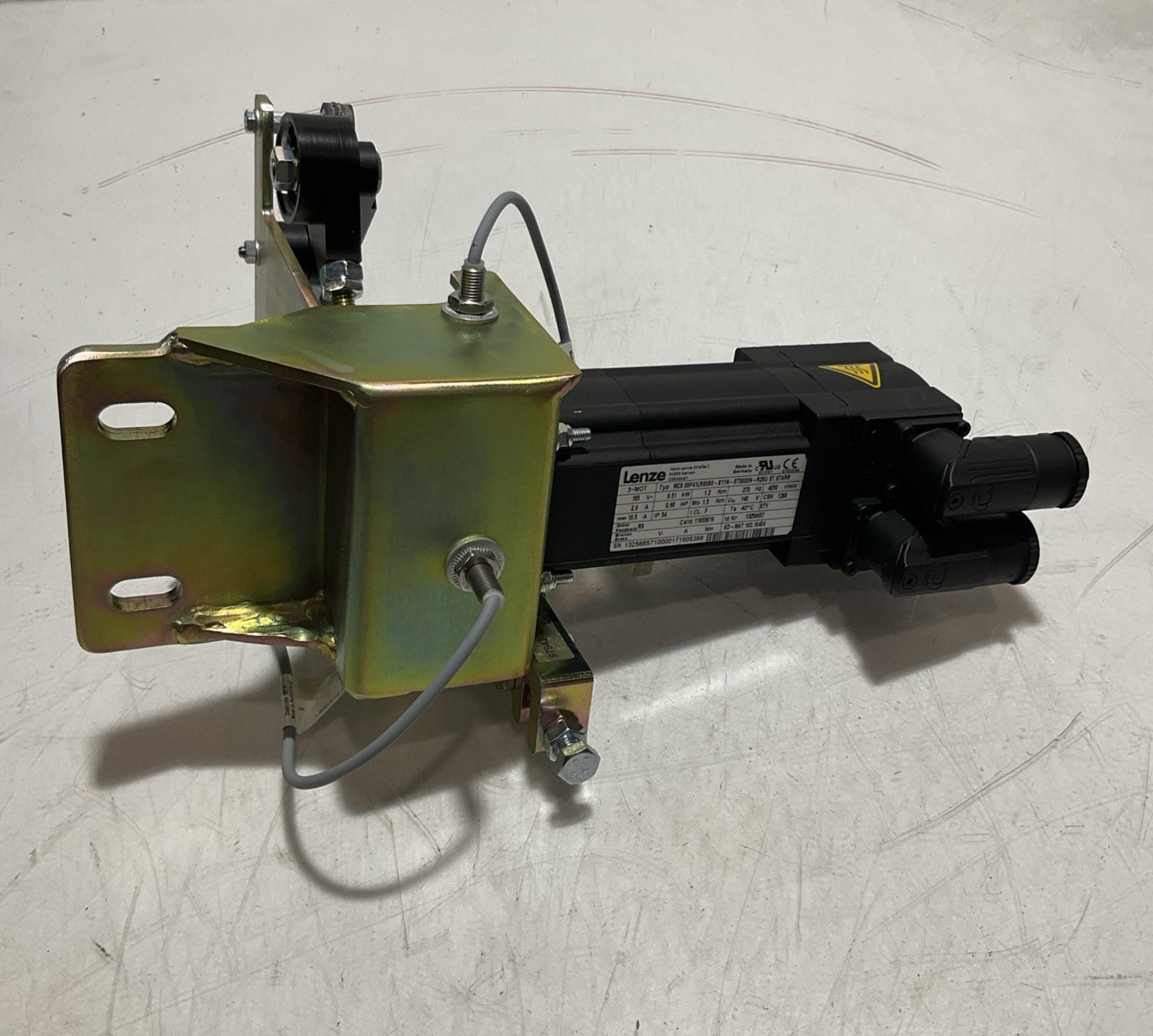 LENZE MCS 06F41LRSOBO-B11N-ST5OON-R2SU ST.STARR SERVO MOTOR ASSEMBLY U3S