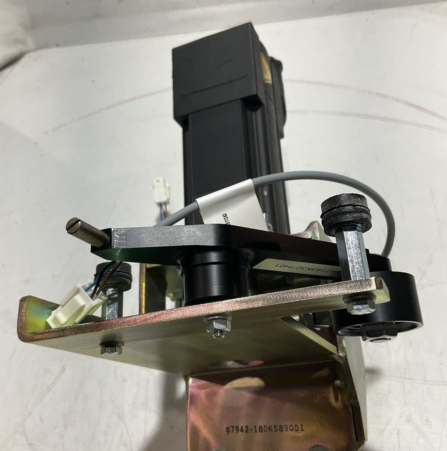 LENZE MCS 06F41LRSOBO-B11N-ST5OON-R2SU ST.STARR SERVO MOTOR ASSEMBLY U3S