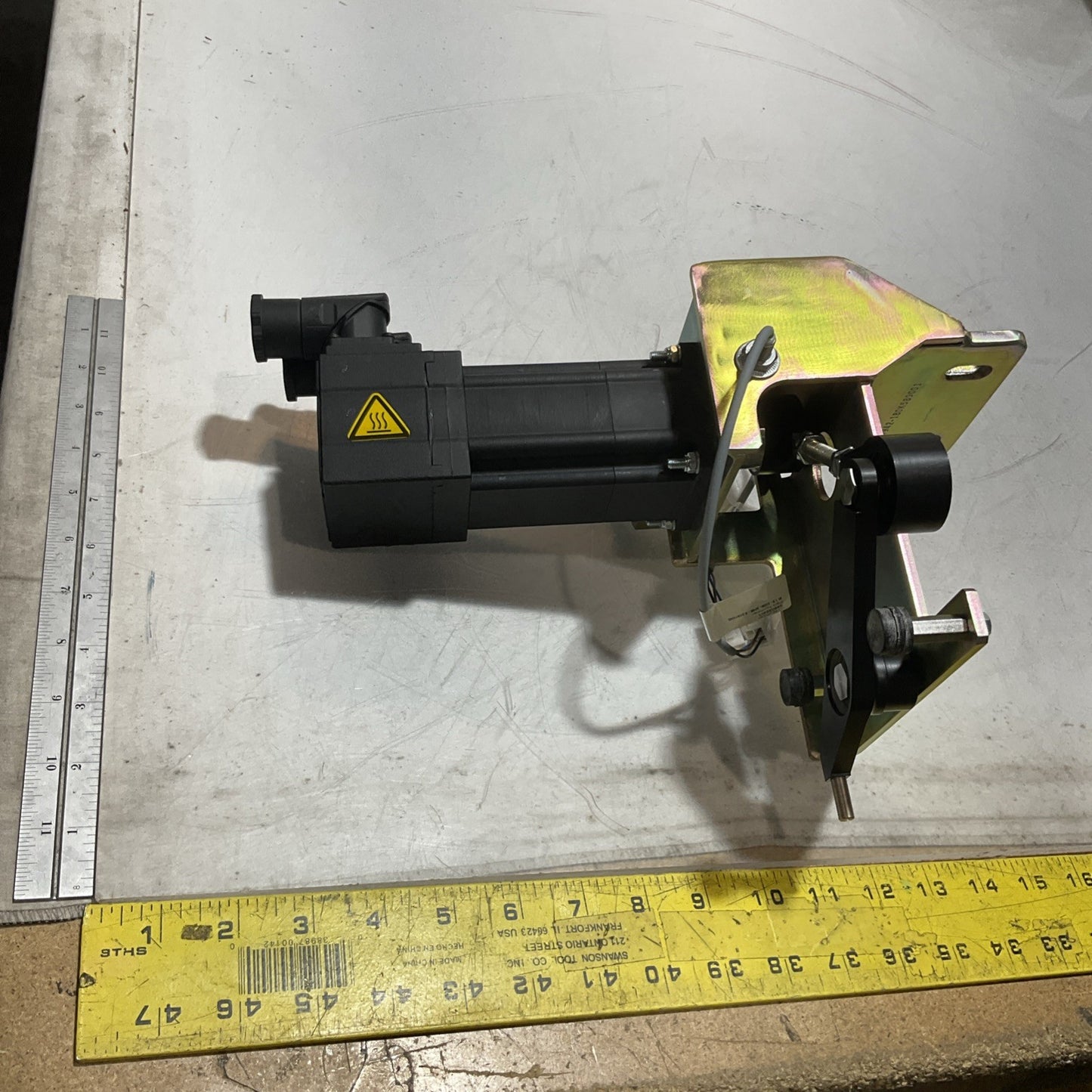 LENZE MCS 06F41LRSOBO-B11N-ST5OON-R2SU ST.STARR SERVO MOTOR ASSEMBLY U3S