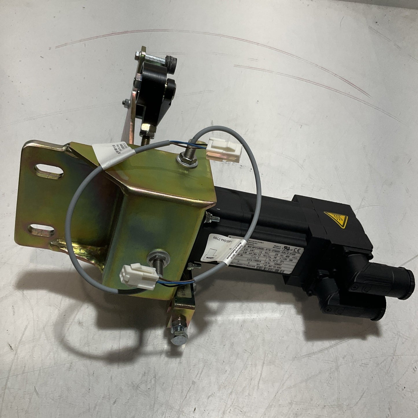 LENZE MCS 06F41LRSOBO-B11N-ST5OON-R2SU ST.STARR SERVO MOTOR ASSEMBLY U3S