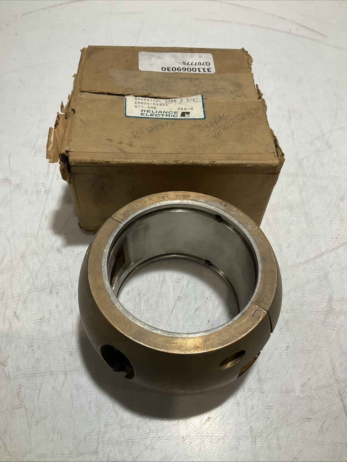 RELIANCE ELECTRIC E5800-E6800 SLEEVE BEARING SPHERICAL BORE 3 3/4” 373