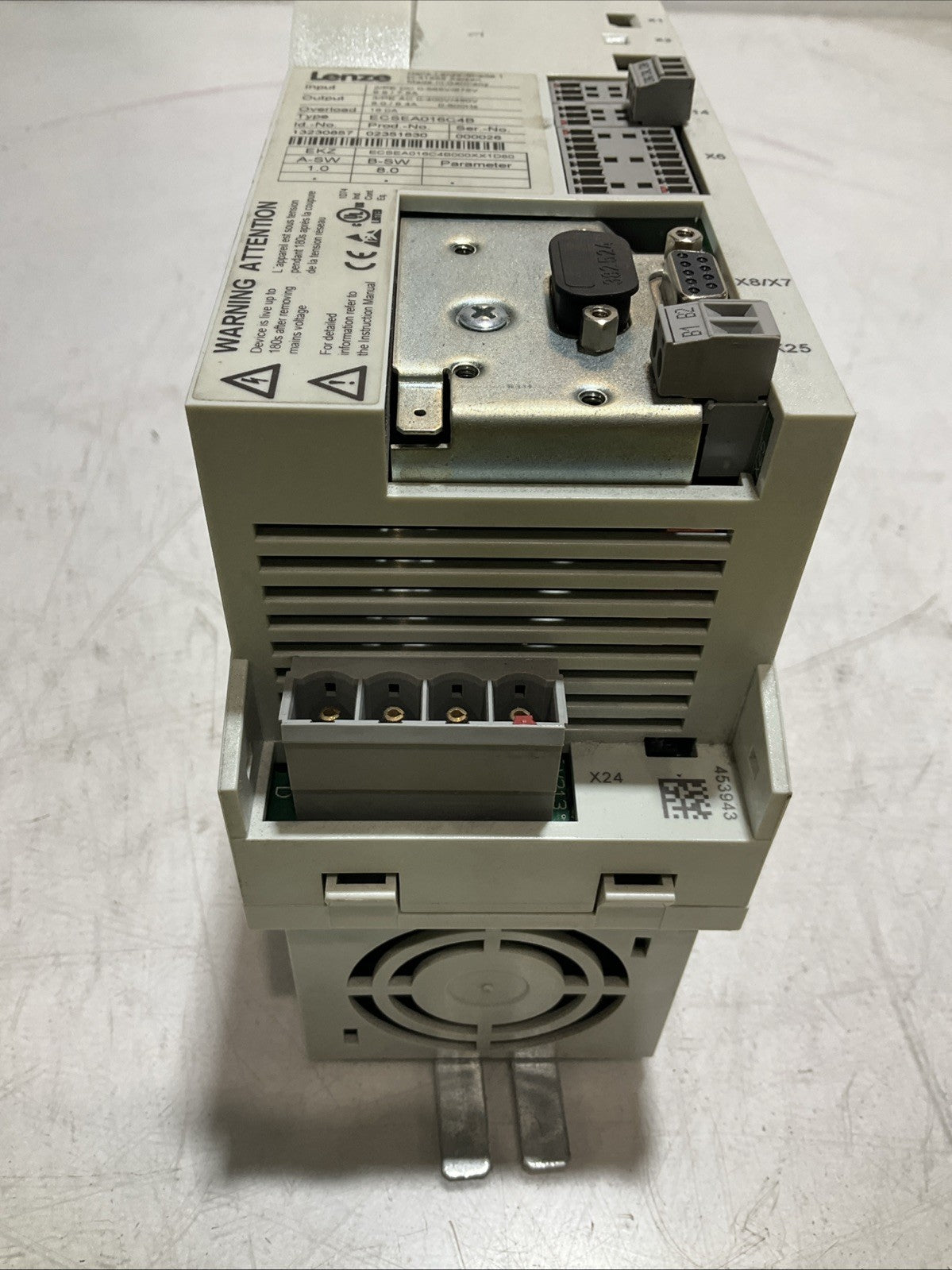 LENZE ECSEA016C4B SERVO DRIVE VARIABLE FREQUENCY CONTROLLER INVERTER XE25