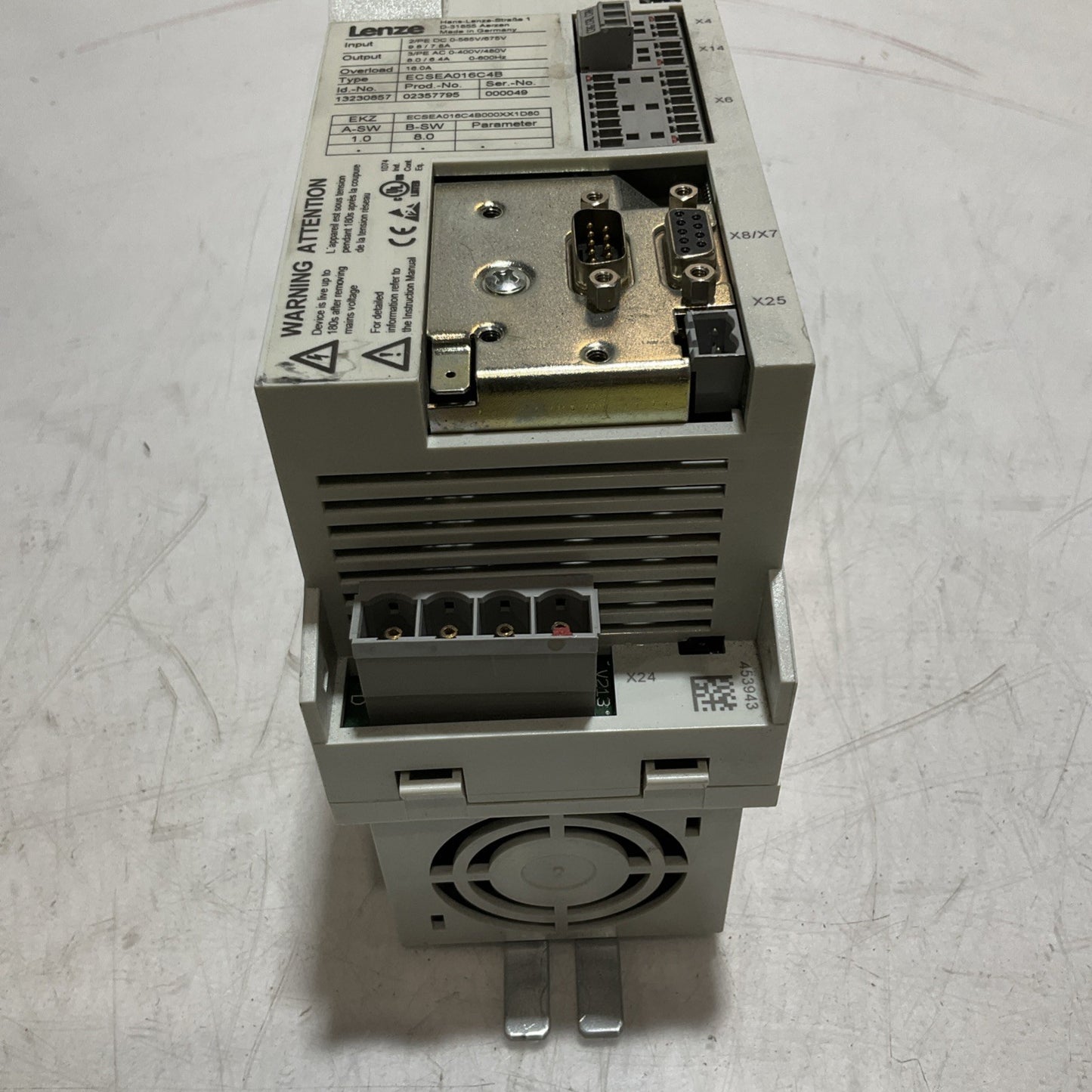 LENZE ECSEA016C4B SERVO DRIVE VARIABLE FREQUENCY CONTROLLER INVERTER XE25