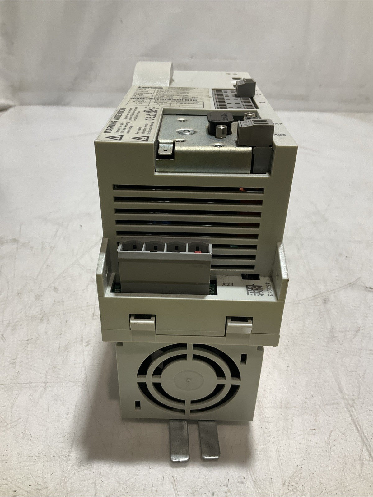 LENZE ECSEA016C4B SERVO DRIVE VARIABLE FREQUENCY CONTROLLER INVERTER XE25