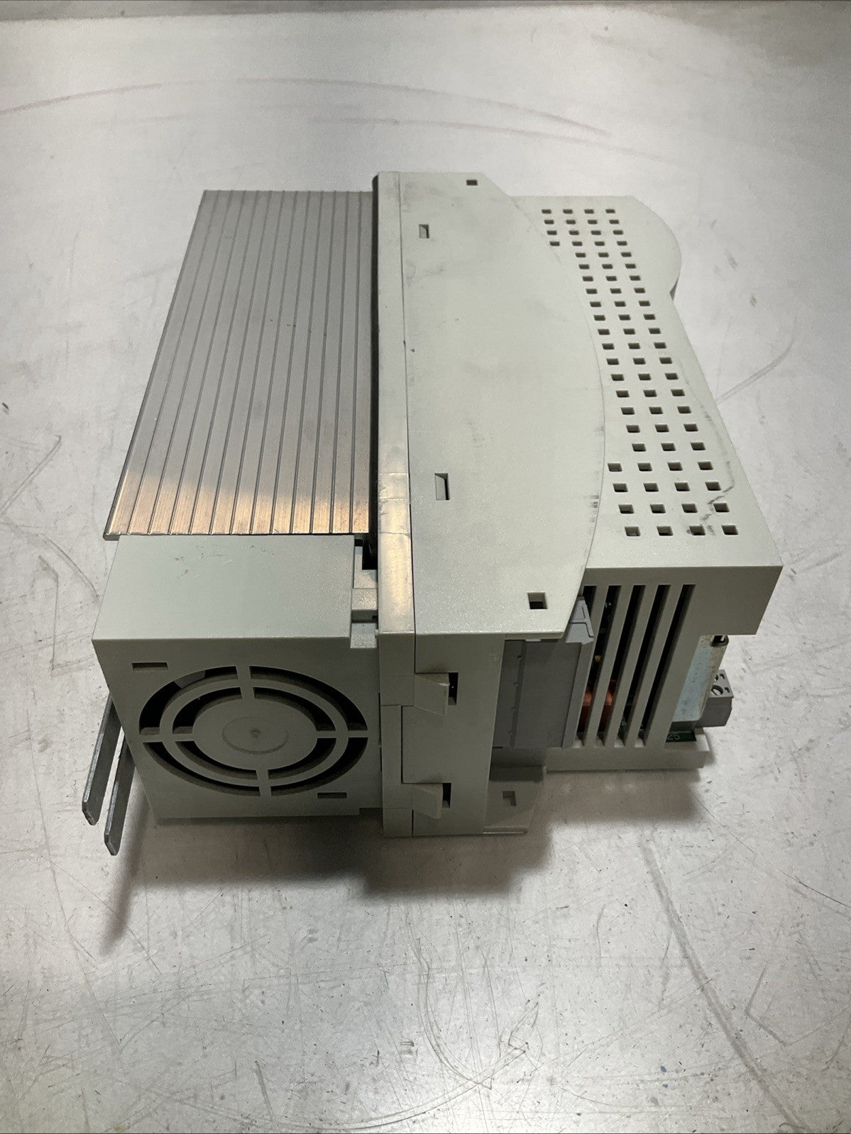 LENZE ECSEA016C4B SERVO DRIVE VARIABLE FREQUENCY CONTROLLER INVERTER XE25