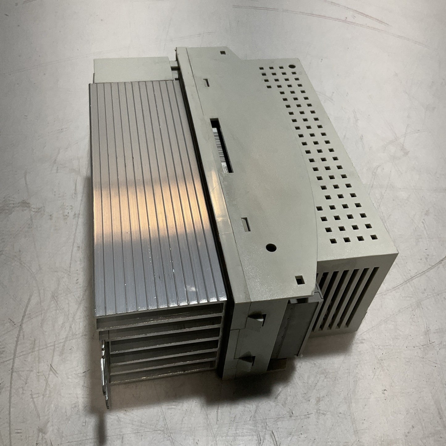 LENZE ECSEA016C4B SERVO DRIVE VARIABLE FREQUENCY CONTROLLER INVERTER XE25
