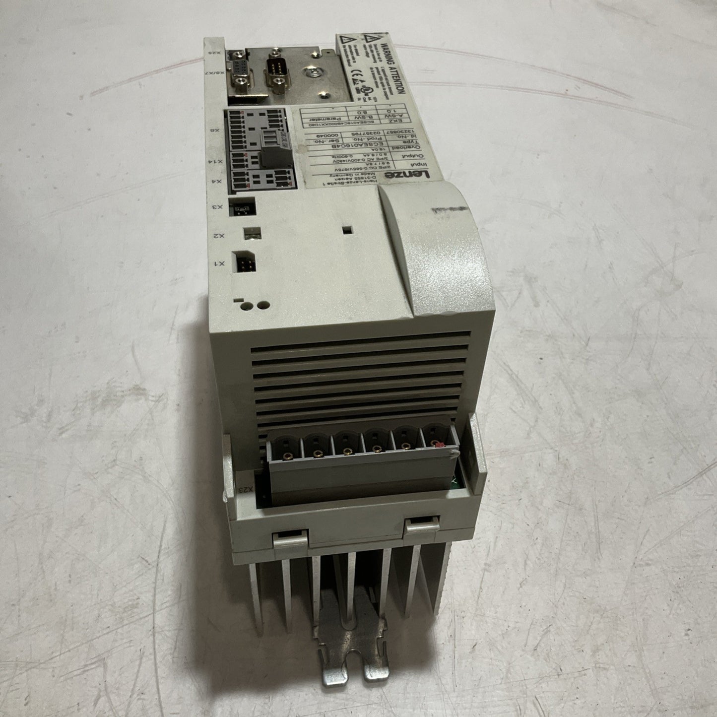 LENZE ECSEA016C4B SERVO DRIVE VARIABLE FREQUENCY CONTROLLER INVERTER XE25