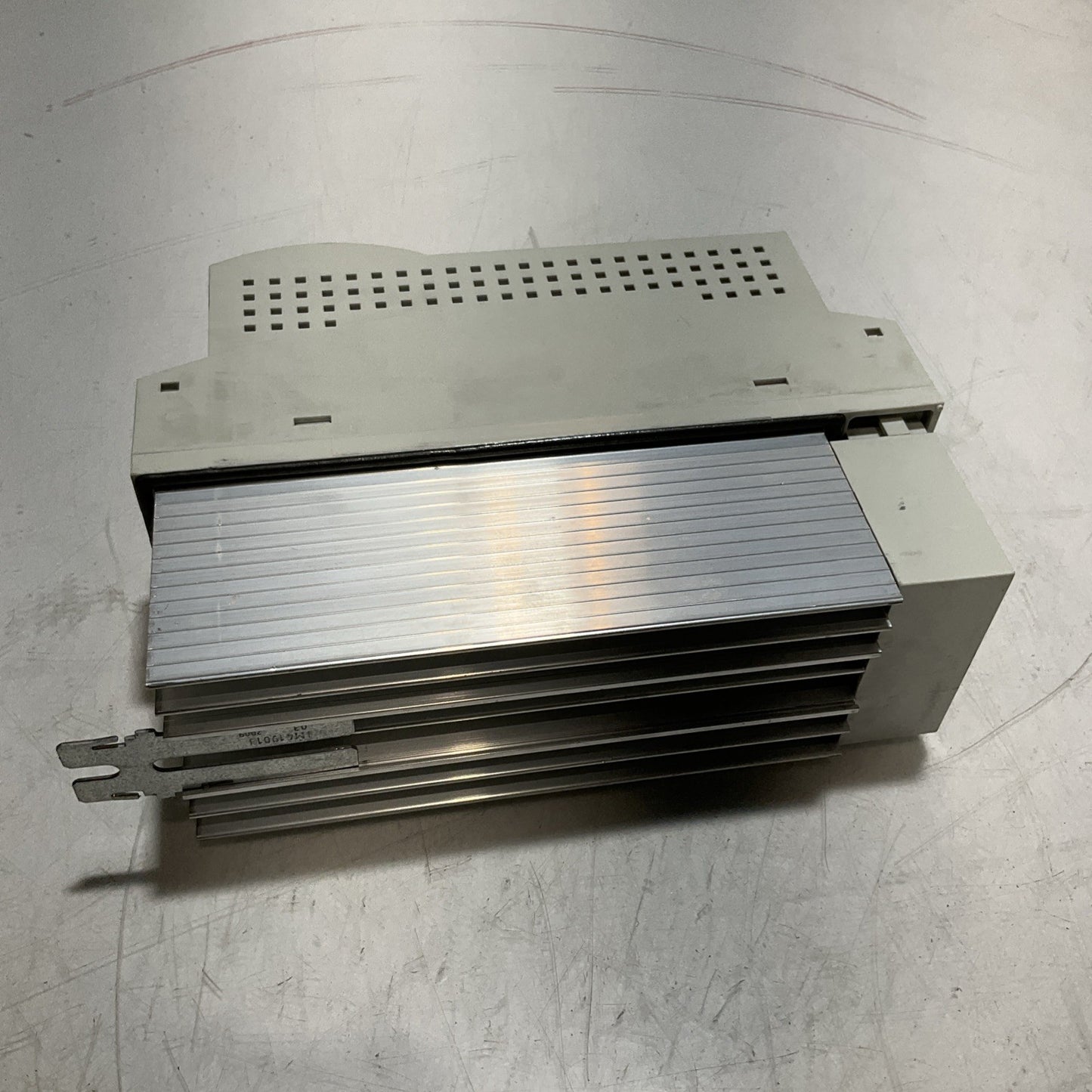LENZE ECSE016C4B DRIVE VARIABLE FREQUENCY CONTROLLER INVERTER XE25
