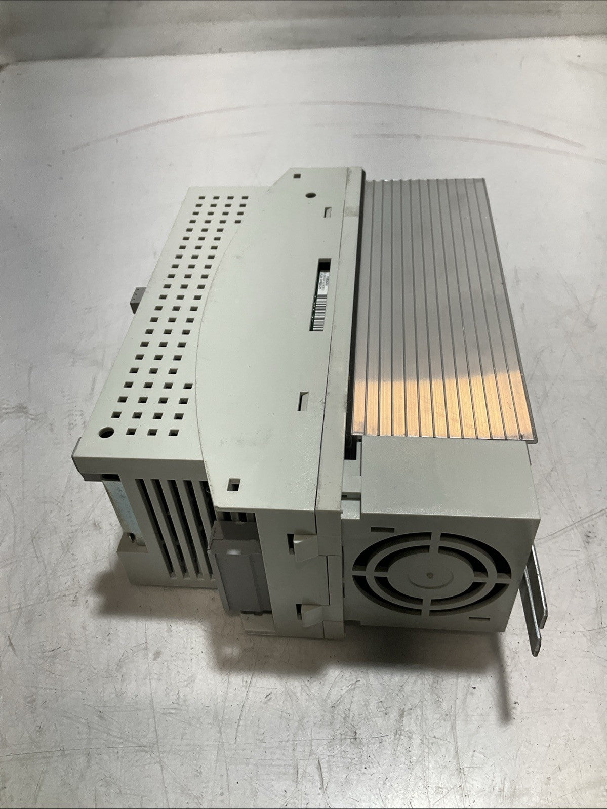 LENZE ECSEA016C4B SERVO DRIVE VARIABLE FREQUENCY CONTROLLER INVERTER XE25