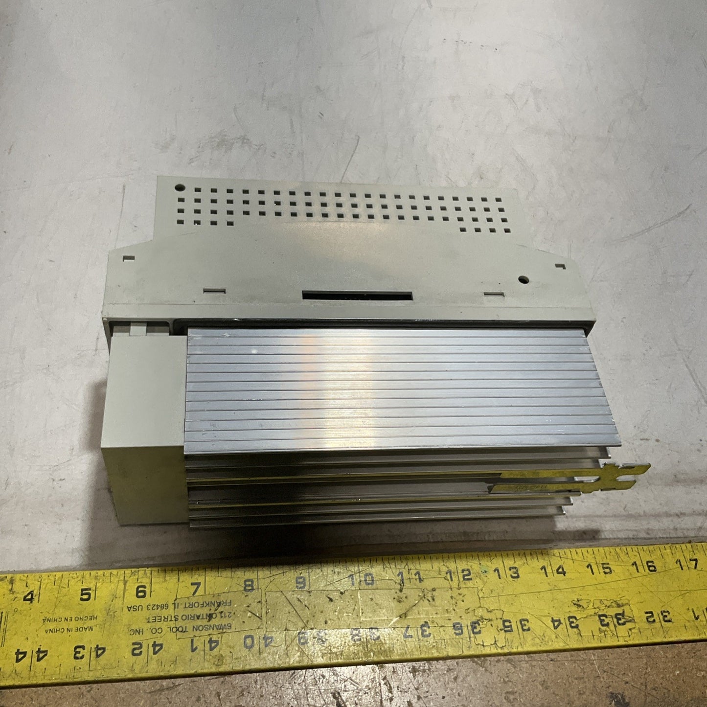 LENZE ECSE016C4B DRIVE VARIABLE FREQUENCY CONTROLLER INVERTER XE25