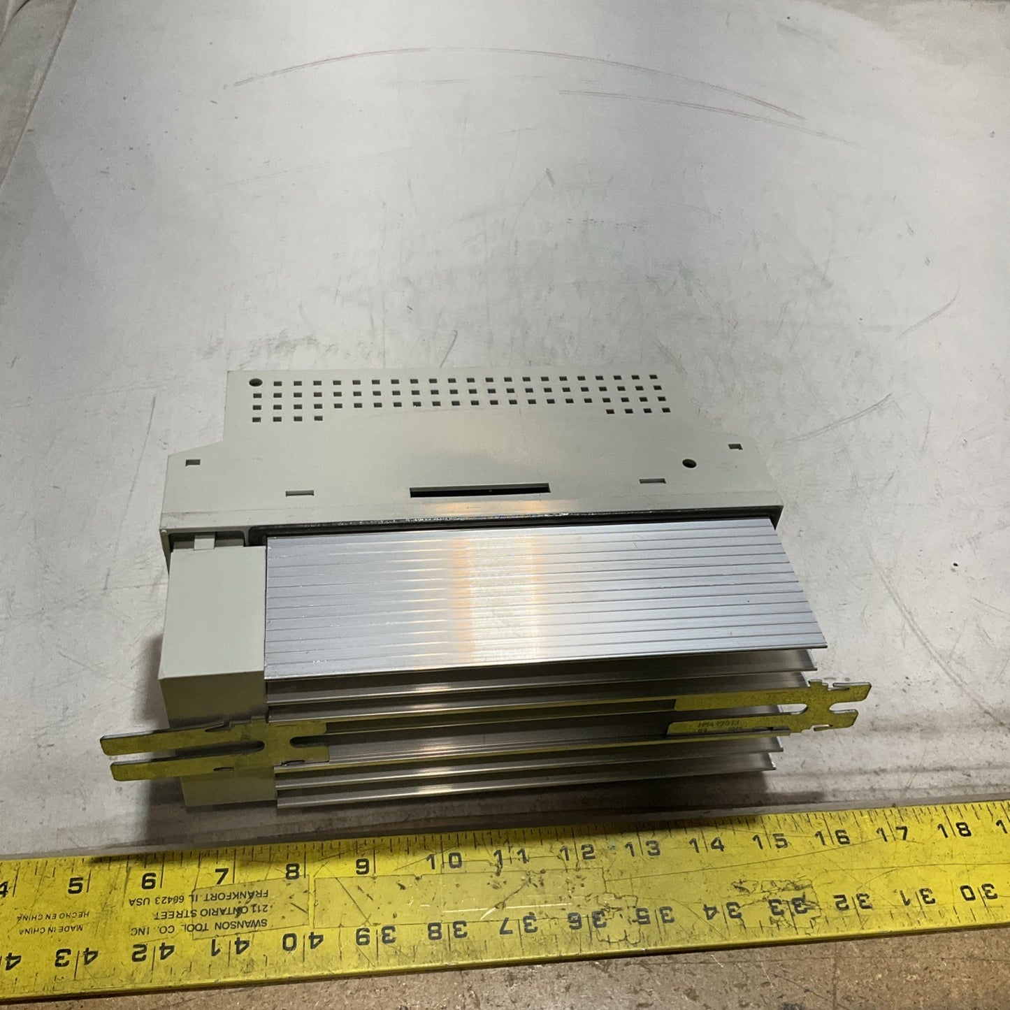 LENZE ECSEA016C4B DRIVE VARIABLE FREQUENCY CONTROLLER INVERTER XE25
