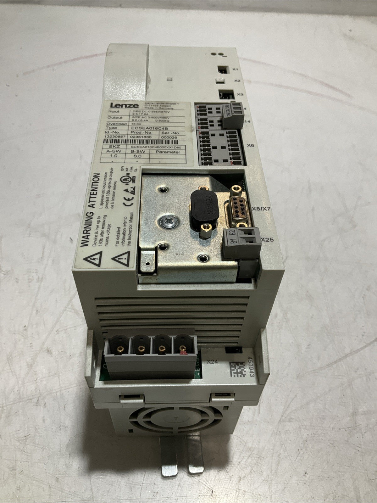 LENZE ECSEA016C4B SERVO DRIVE VARIABLE FREQUENCY CONTROLLER INVERTER XE25