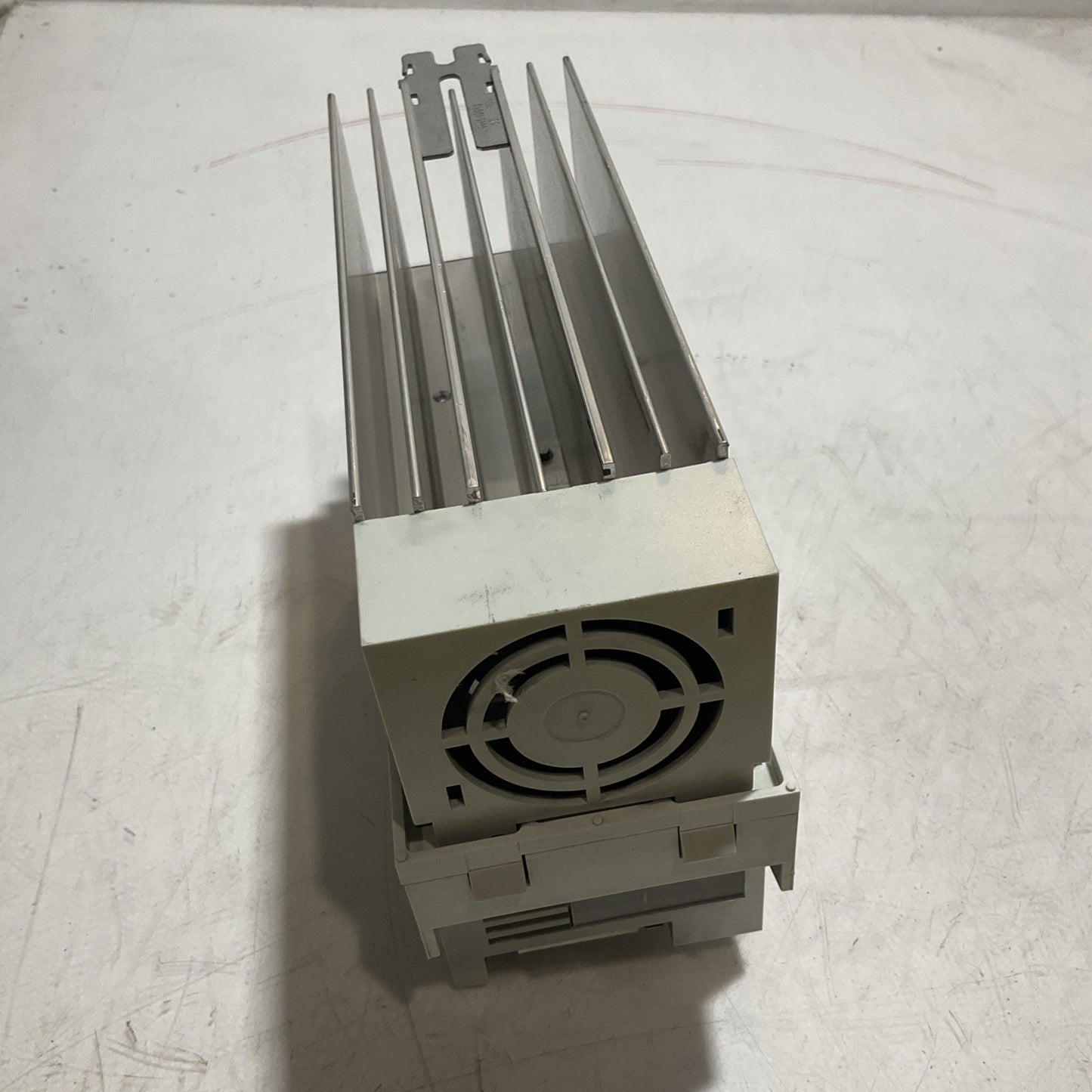 LENZE ECSE016C4B DRIVE VARIABLE FREQUENCY CONTROLLER INVERTER XE25