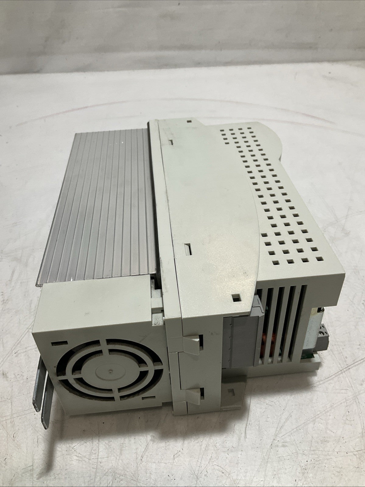 LENZE ECSEA032C4B DRIVE VARIABLE FREQUENCY CONTROLLER INVERTER XE25