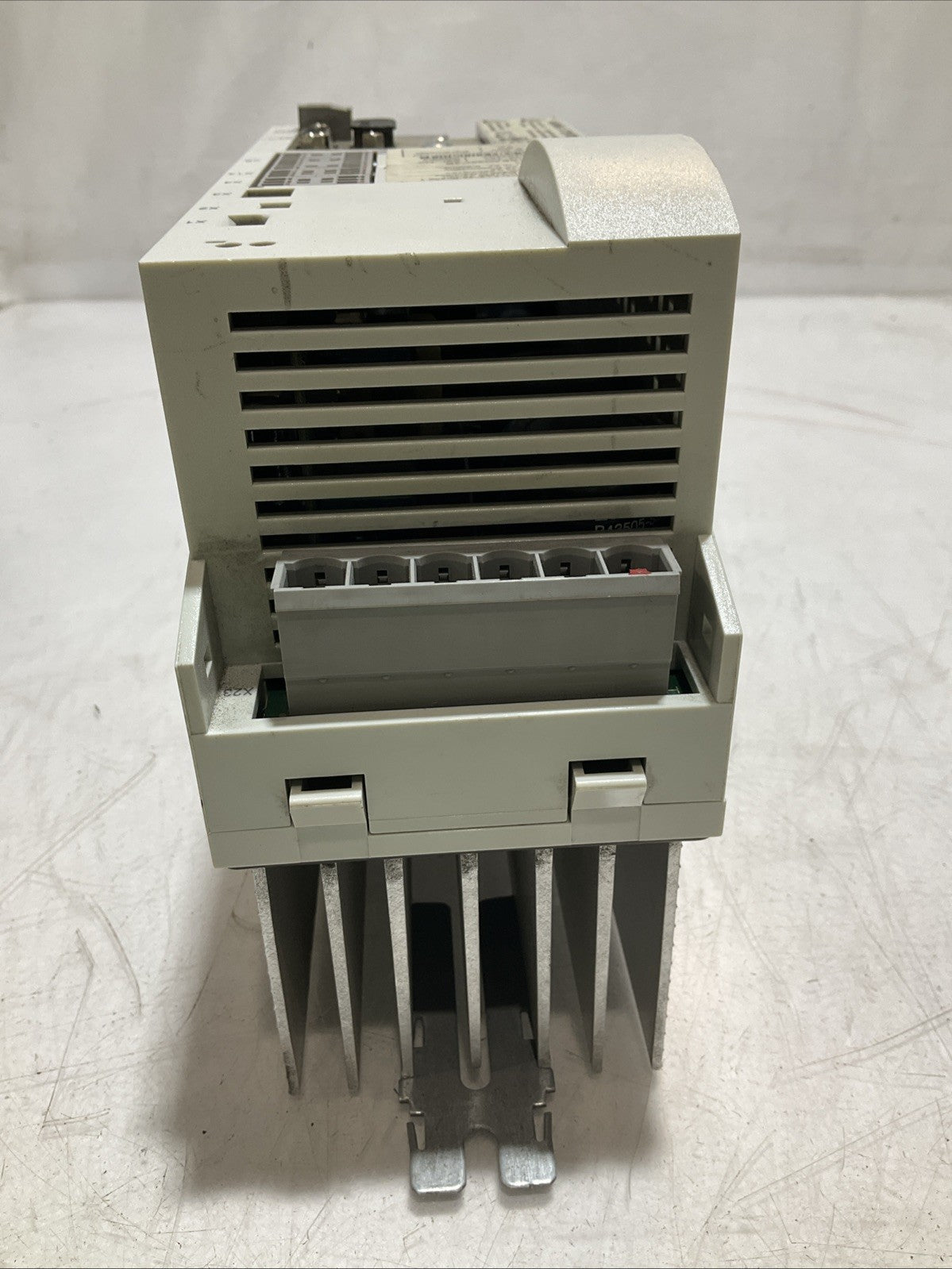 LENZE ECSEA032C4B DRIVE VARIABLE FREQUENCY CONTROLLER INVERTER XE25