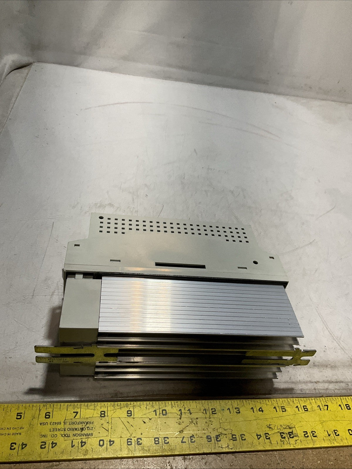 LENZE ECSEA032C4B DRIVE VARIABLE FREQUENCY CONTROLLER INVERTER XE25