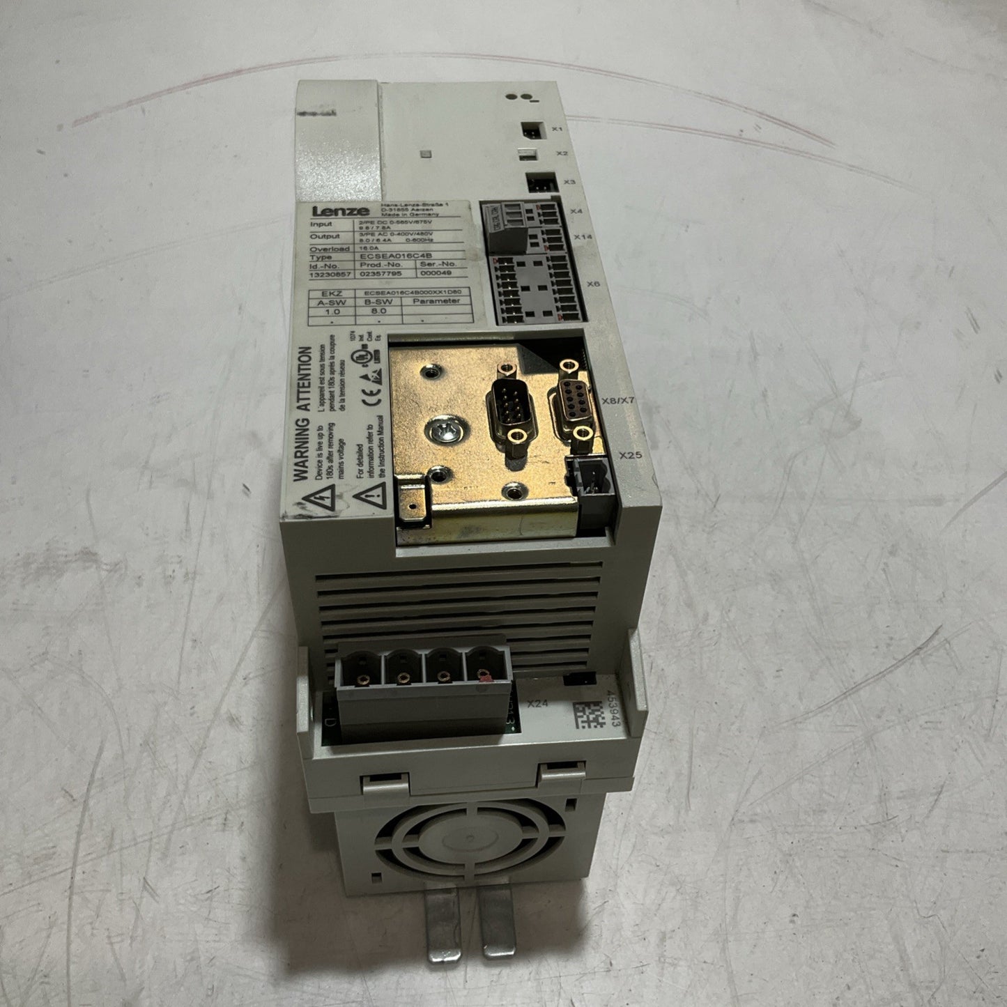 LENZE ECSEA016C4B SERVO DRIVE VARIABLE FREQUENCY CONTROLLER INVERTER XE25