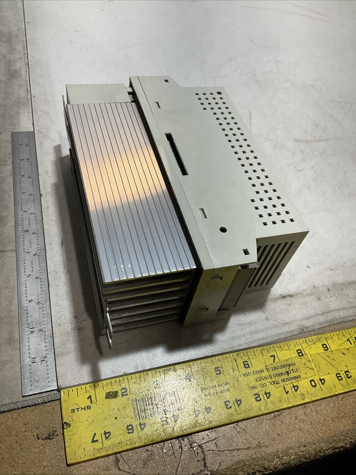 LENZE ECSEA032C4B DRIVE VARIABLE FREQUENCY CONTROLLER INVERTER XE25