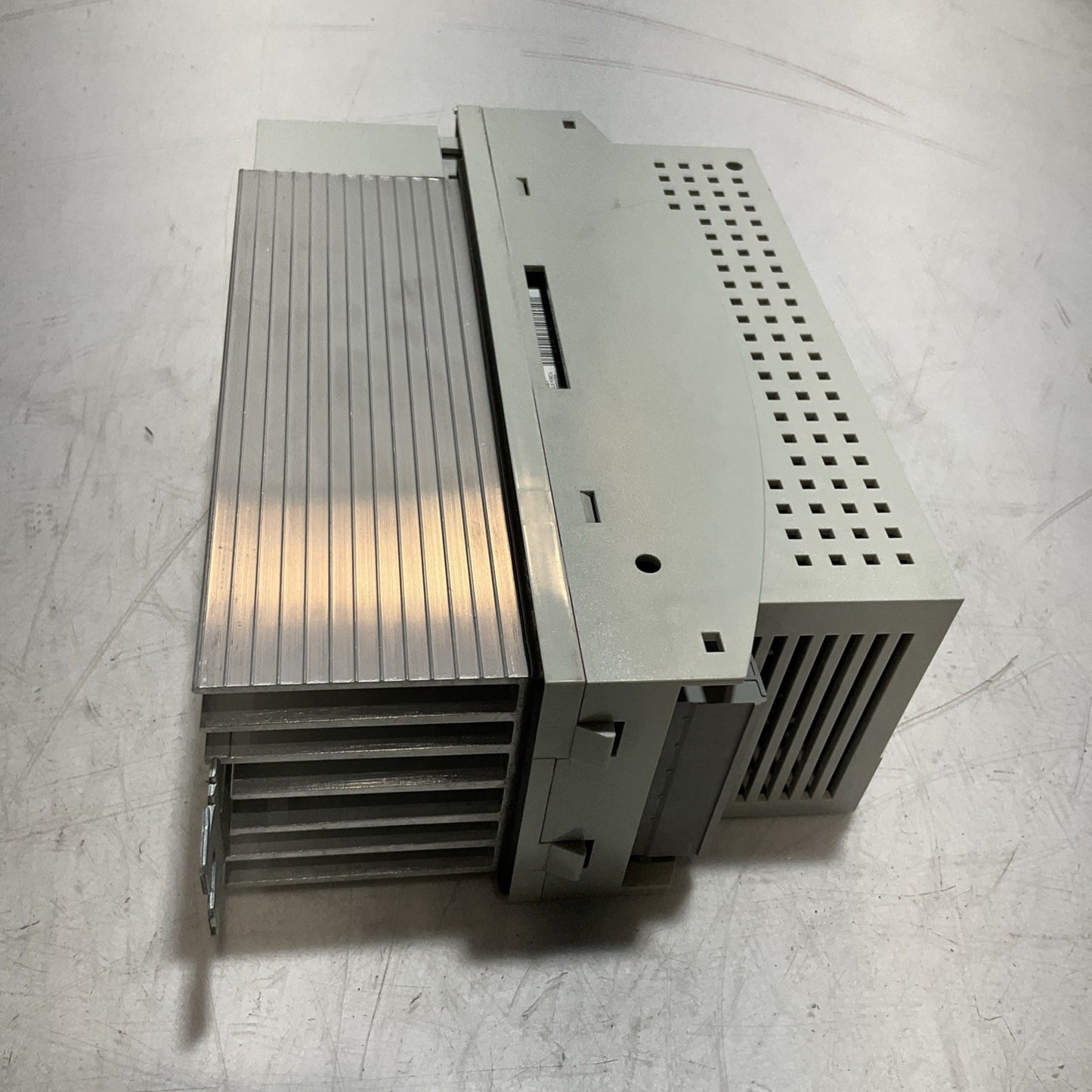 LENZE ECSEA016C4B DRIVE VARIABLE FREQUENCY CONTROLLER INVERTER XE25