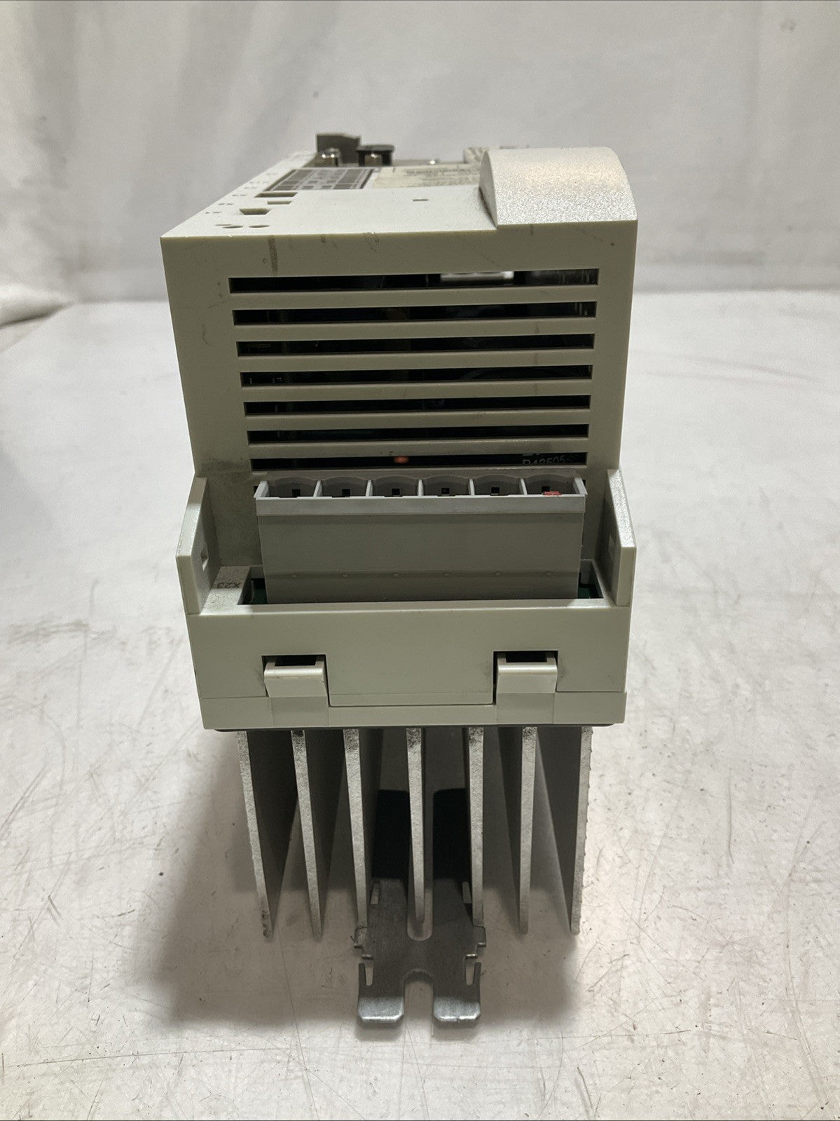 LENZE ECSEA032C4B DRIVE VARIABLE FREQUENCY CONTROLLER INVERTER XE25