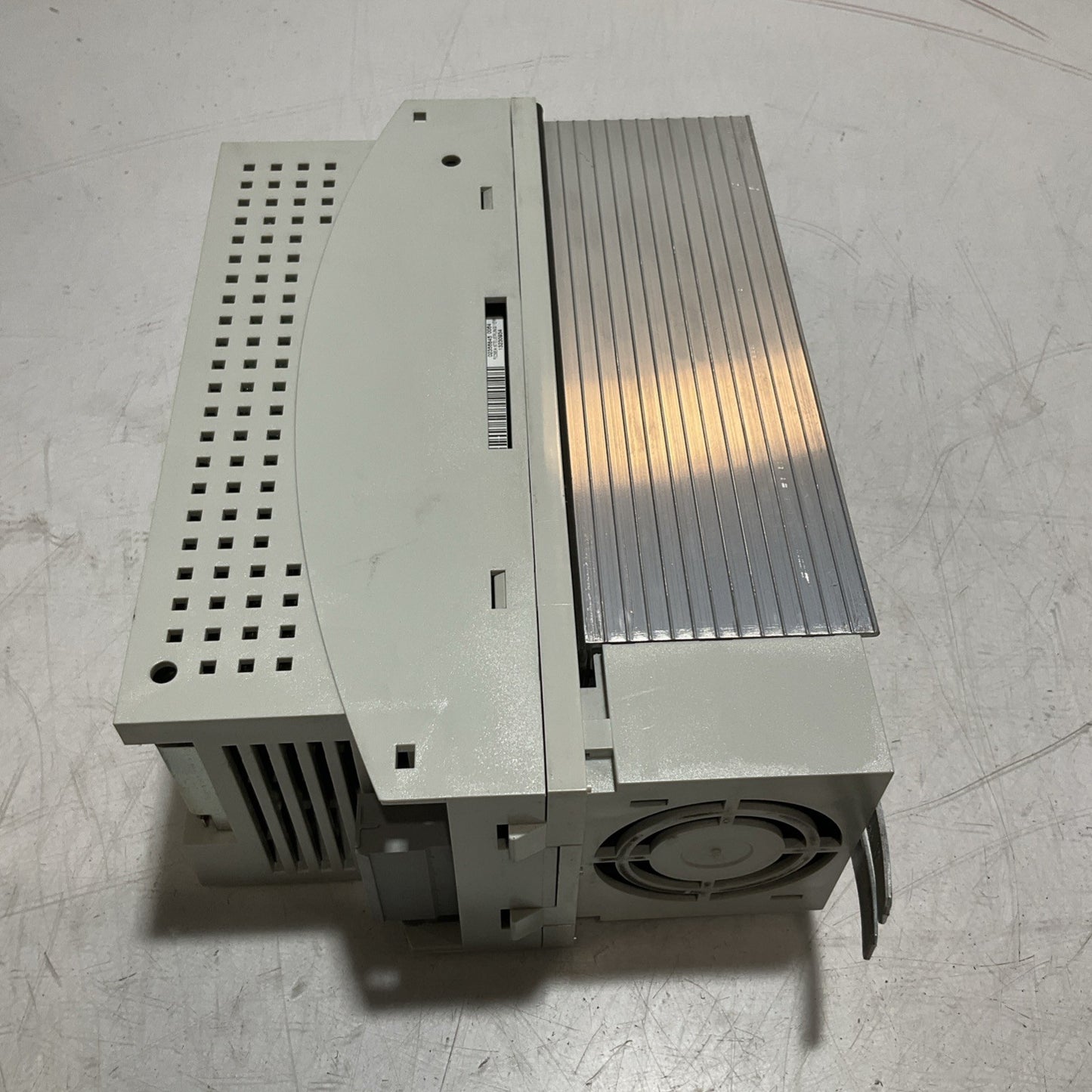 LENZE ECSEA016C4B DRIVE VARIABLE FREQUENCY CONTROLLER INVERTER XE25