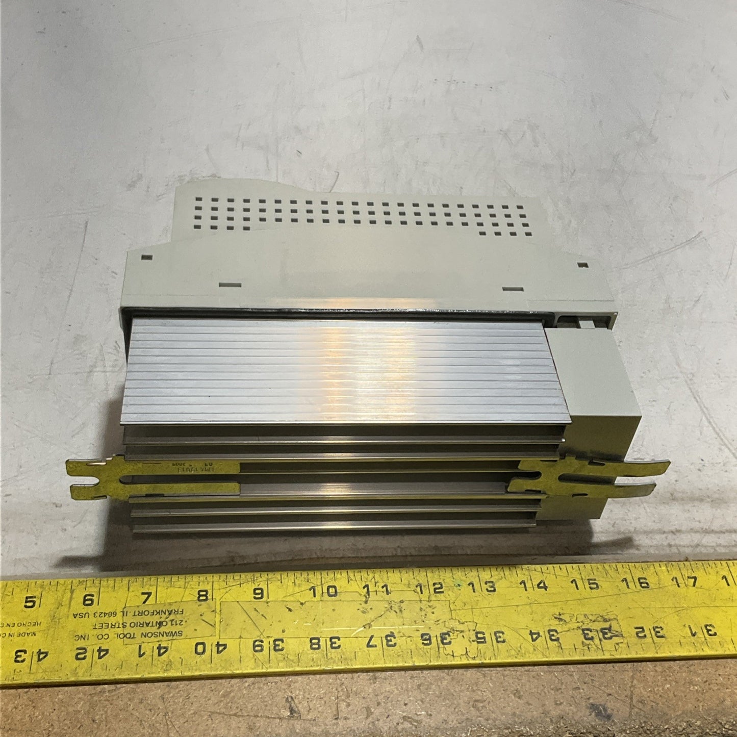 LENZE ECSEA016C4B DRIVE VARIABLE FREQUENCY CONTROLLER INVERTER XE25